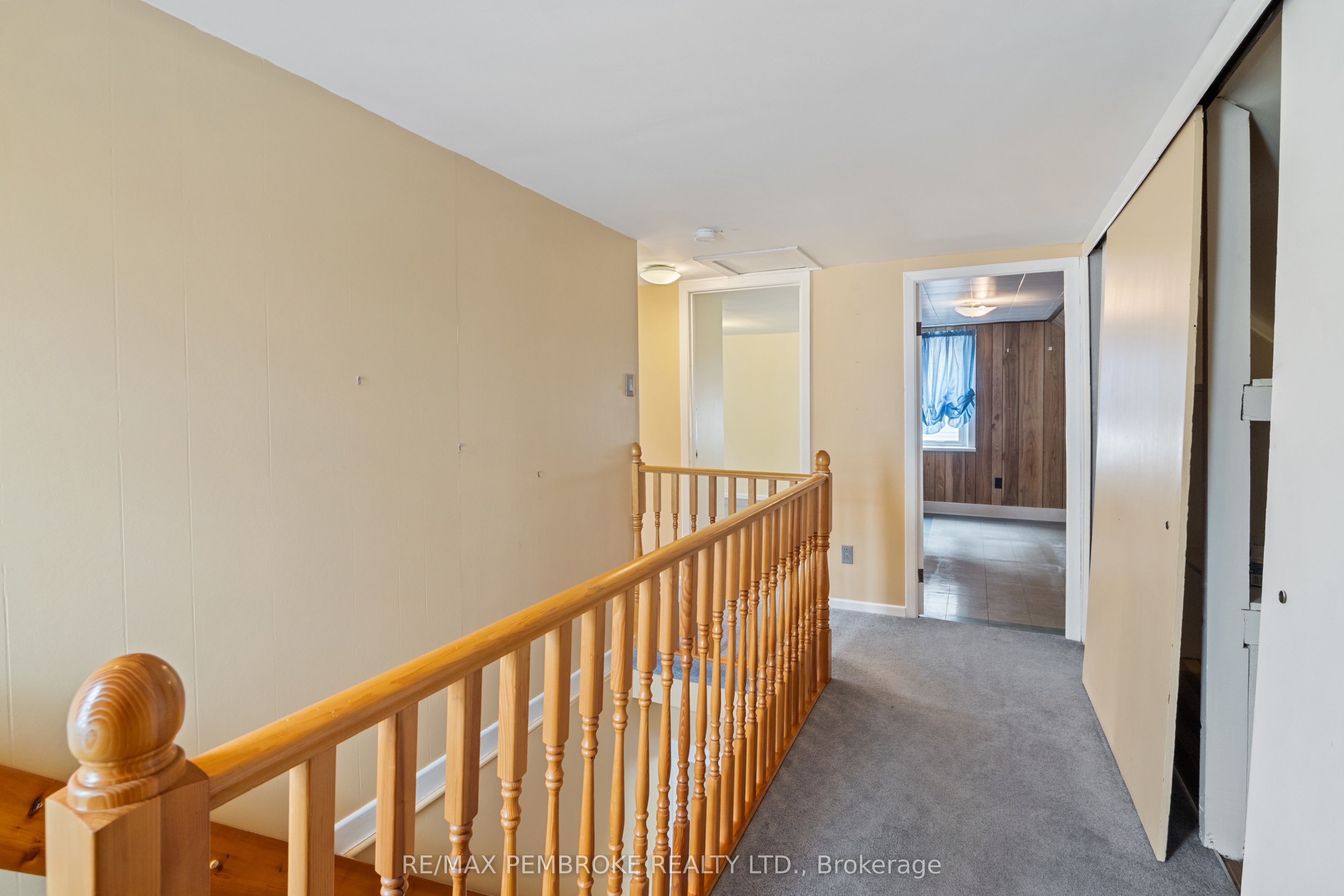 624 Hamilton Street W Property Photo 18