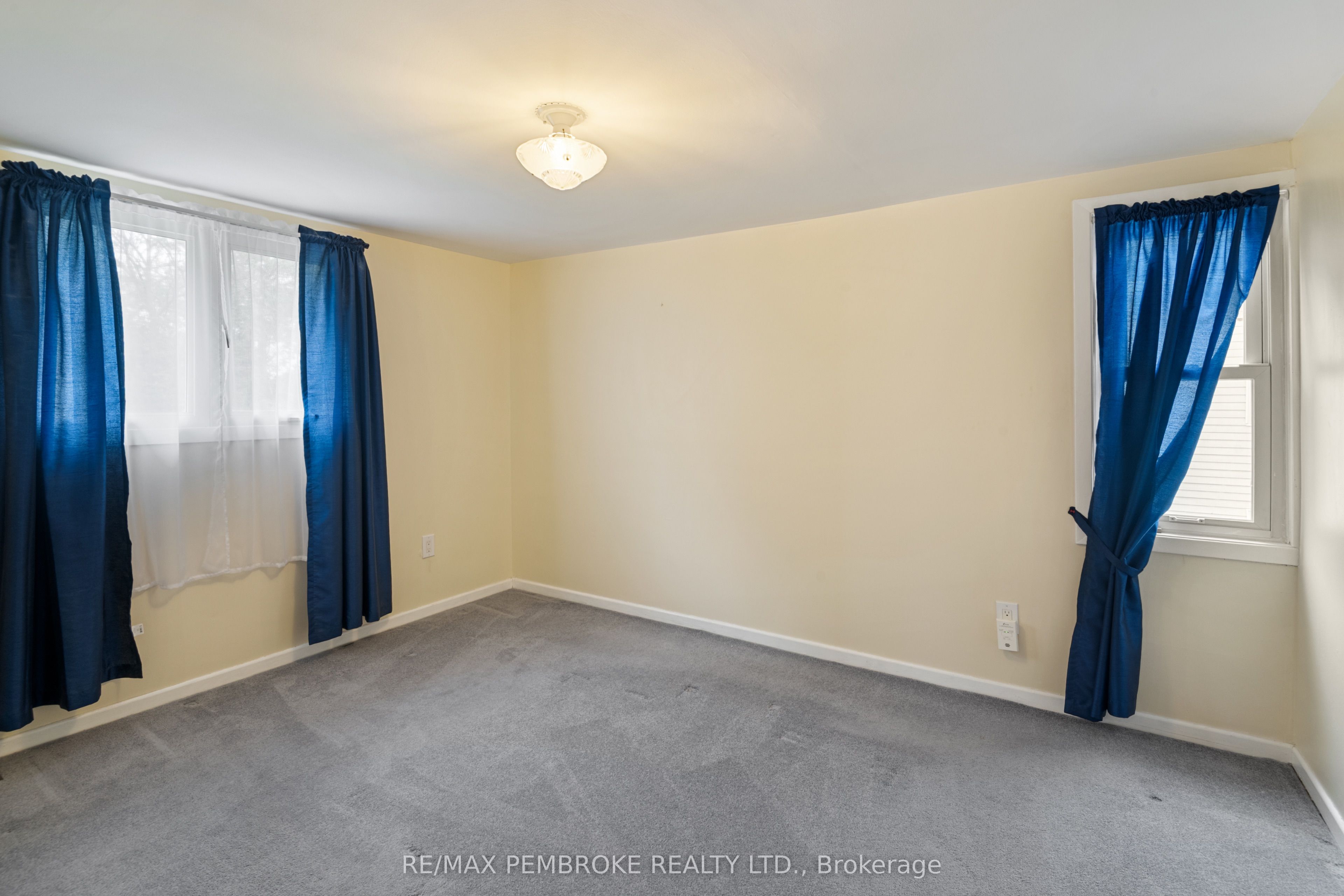 624 Hamilton Street W Property Photo 19