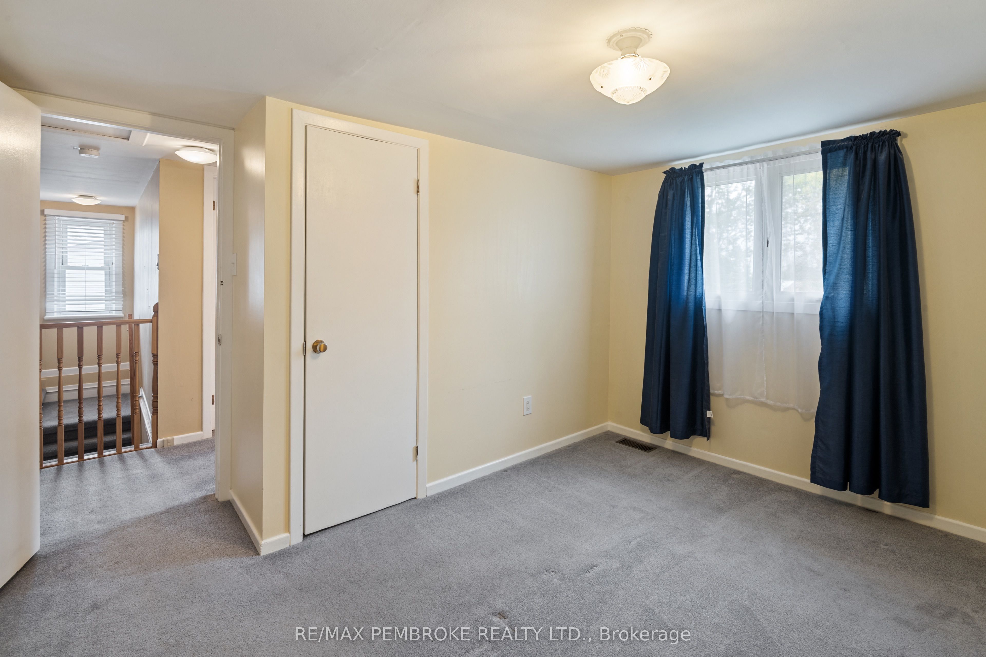 624 Hamilton Street W Property Photo 20