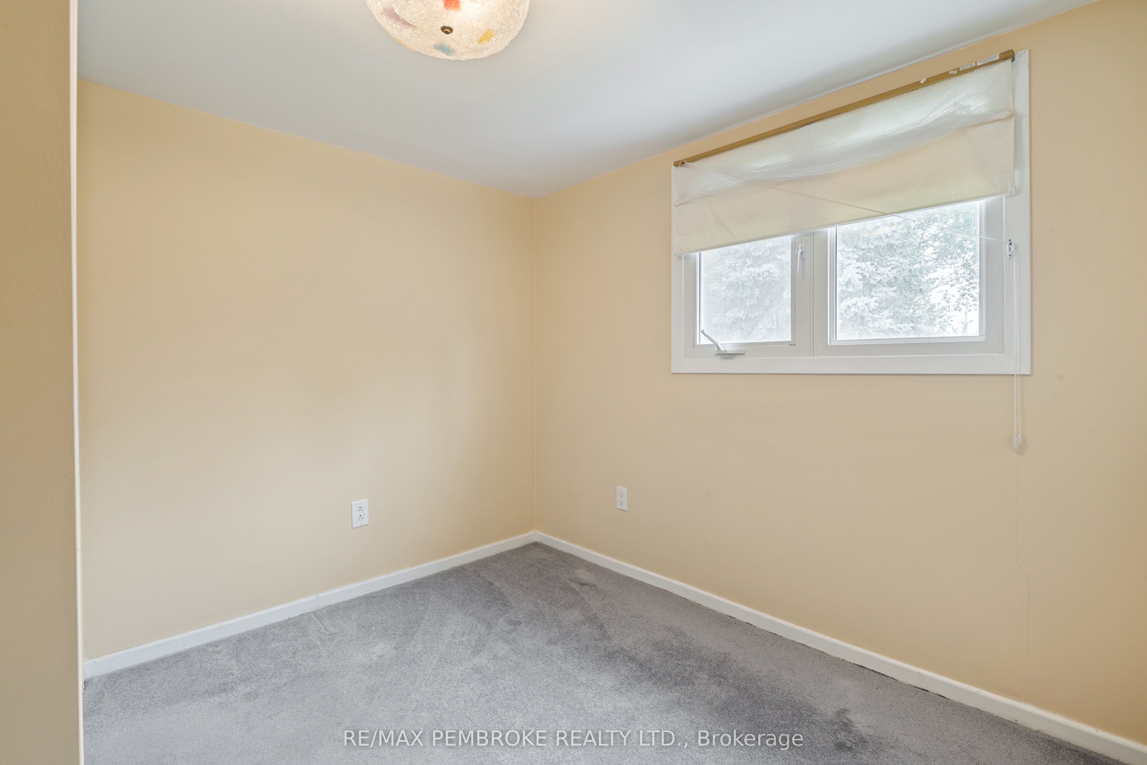 624 Hamilton Street W Property Photo 21