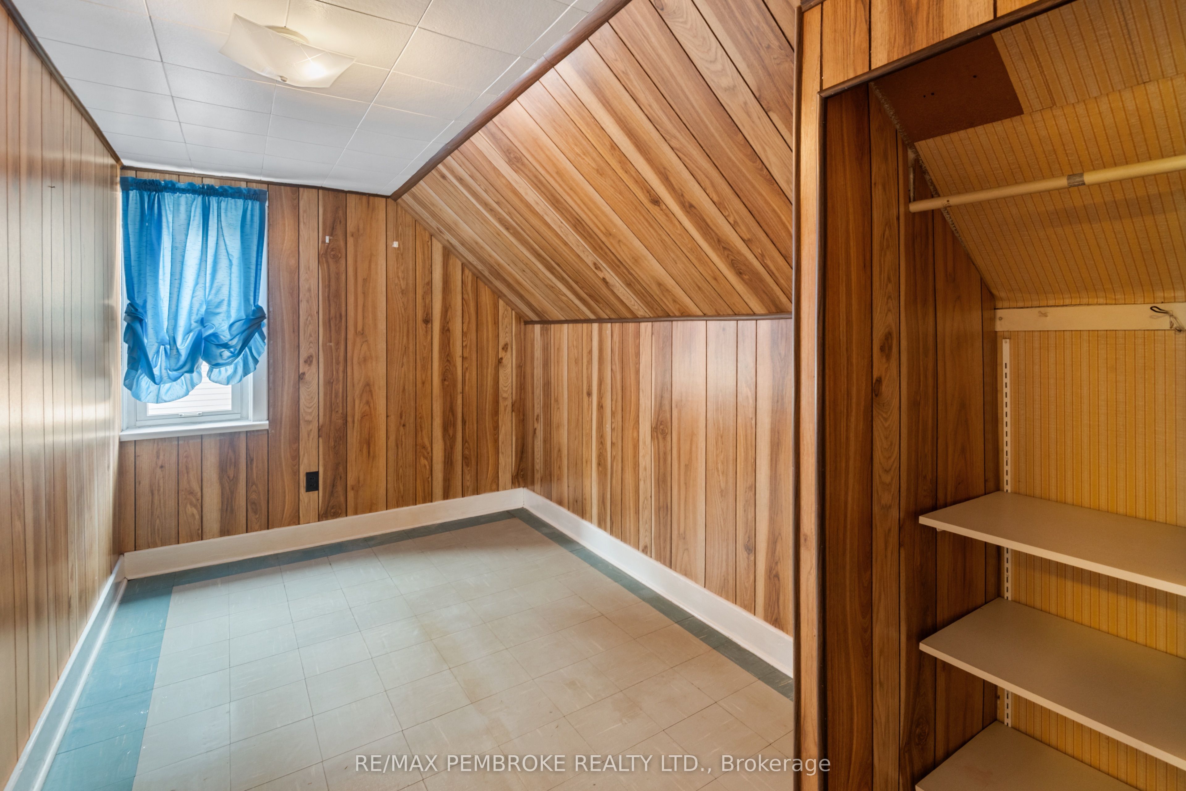 624 Hamilton Street W Property Photo 23