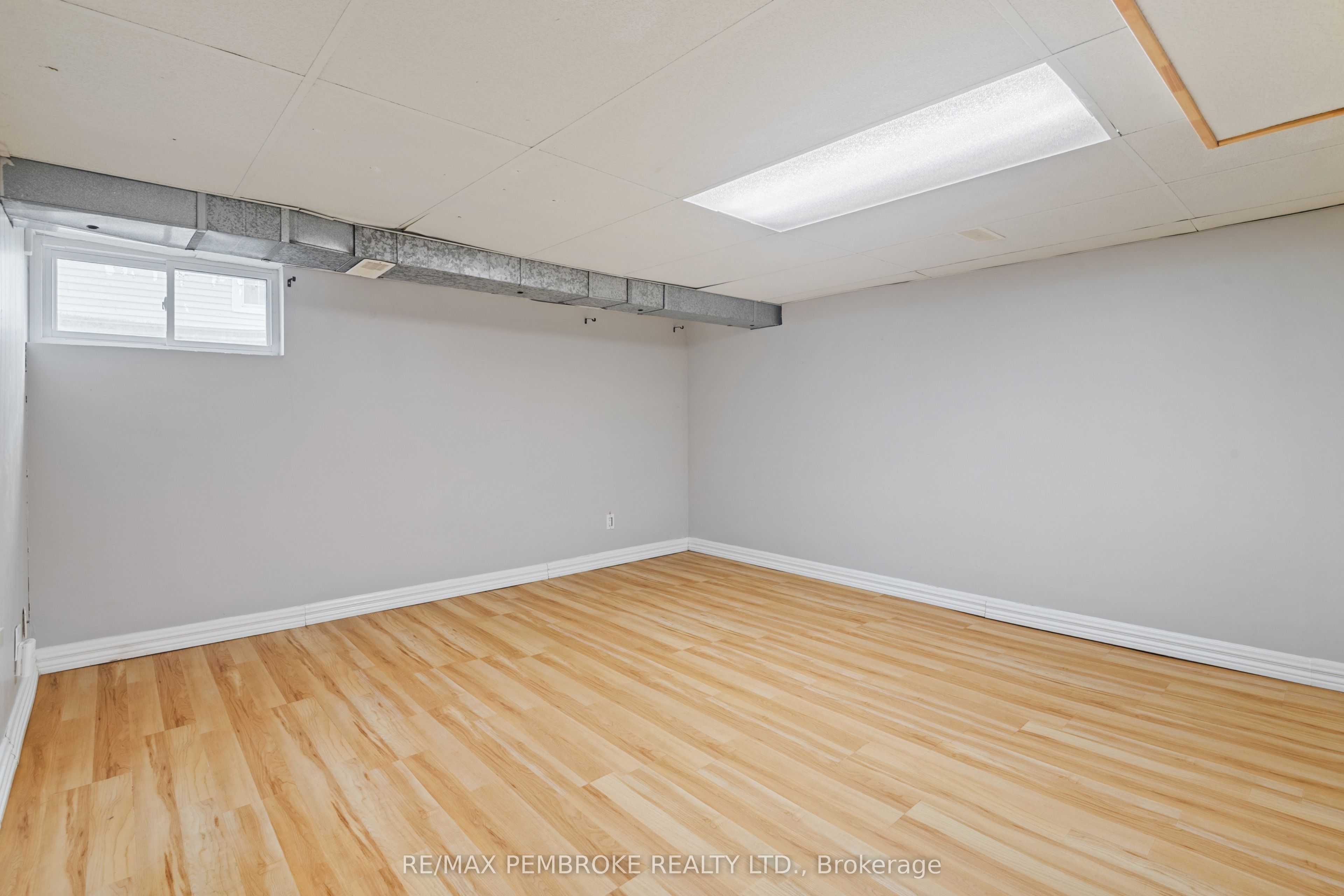 624 Hamilton Street W Property Photo 28