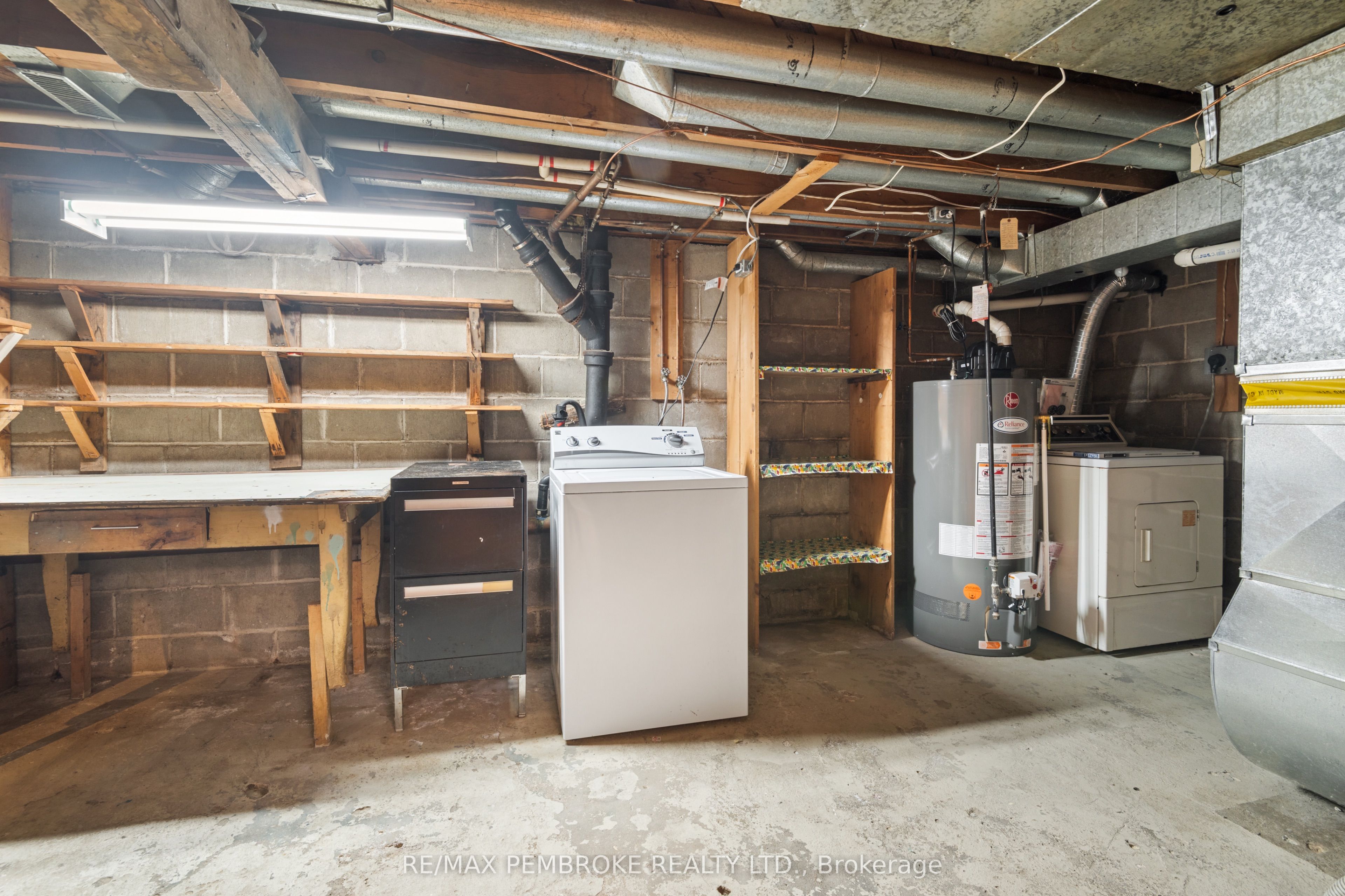 624 Hamilton Street W Property Photo 30