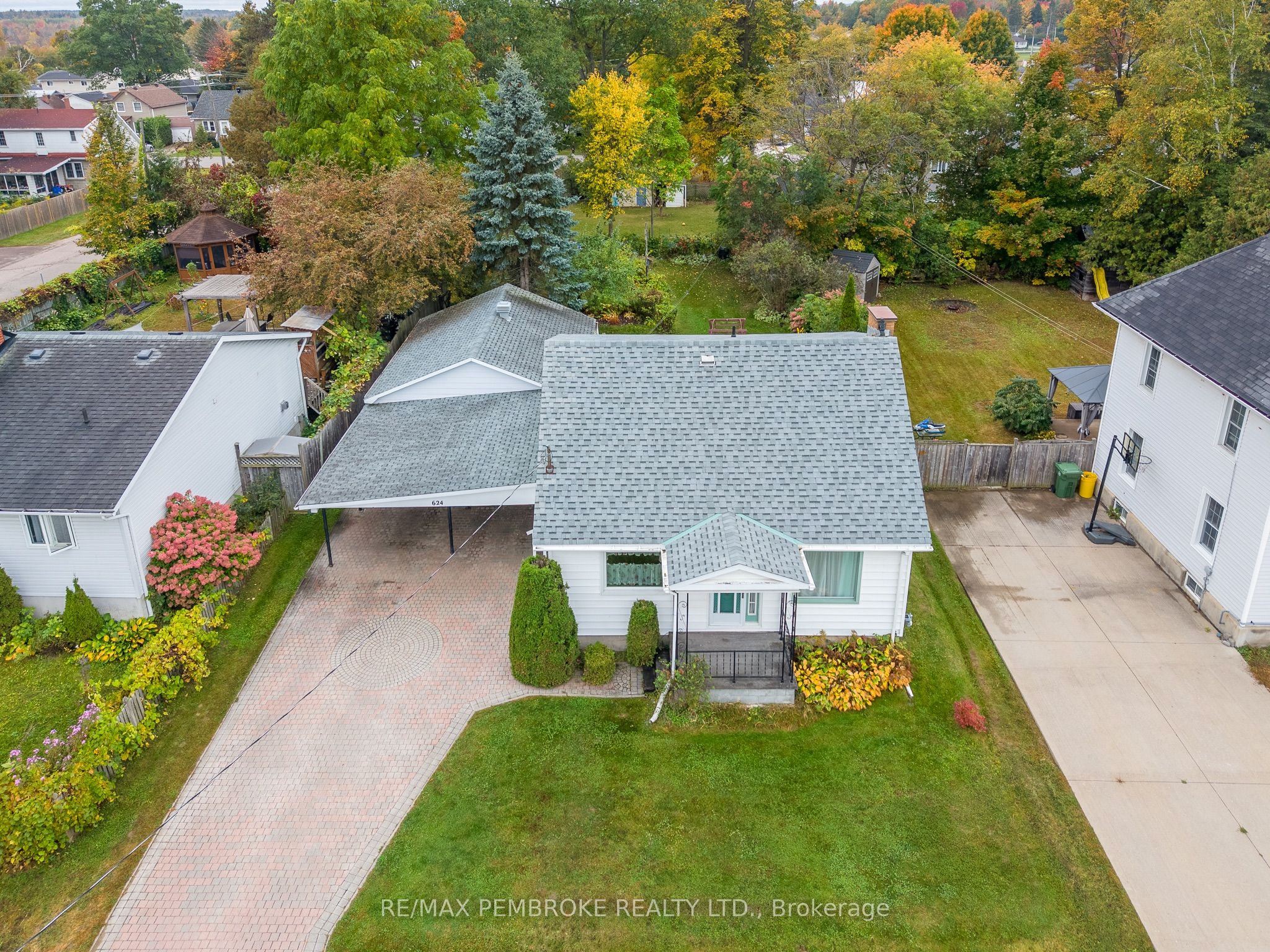 624 Hamilton Street W Property Photo 32