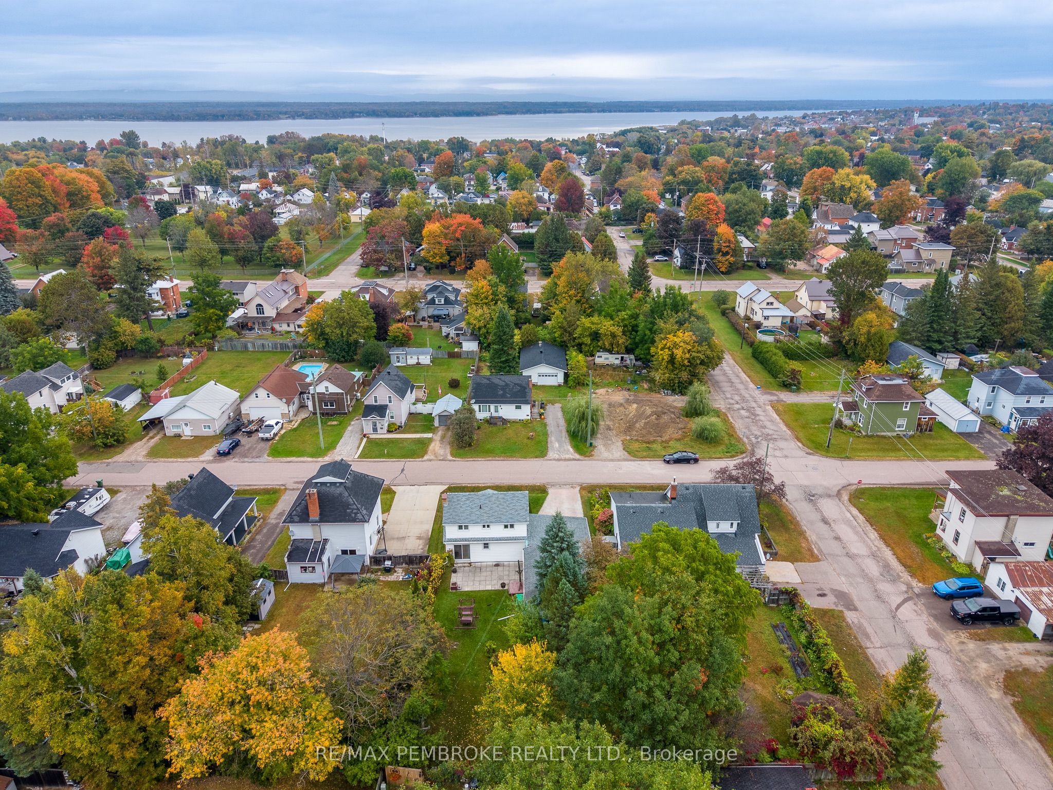 624 Hamilton Street W Property Photo 34