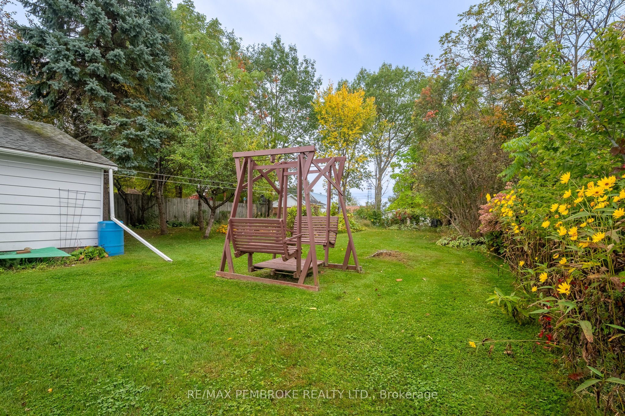 624 Hamilton Street W Property Photo 36