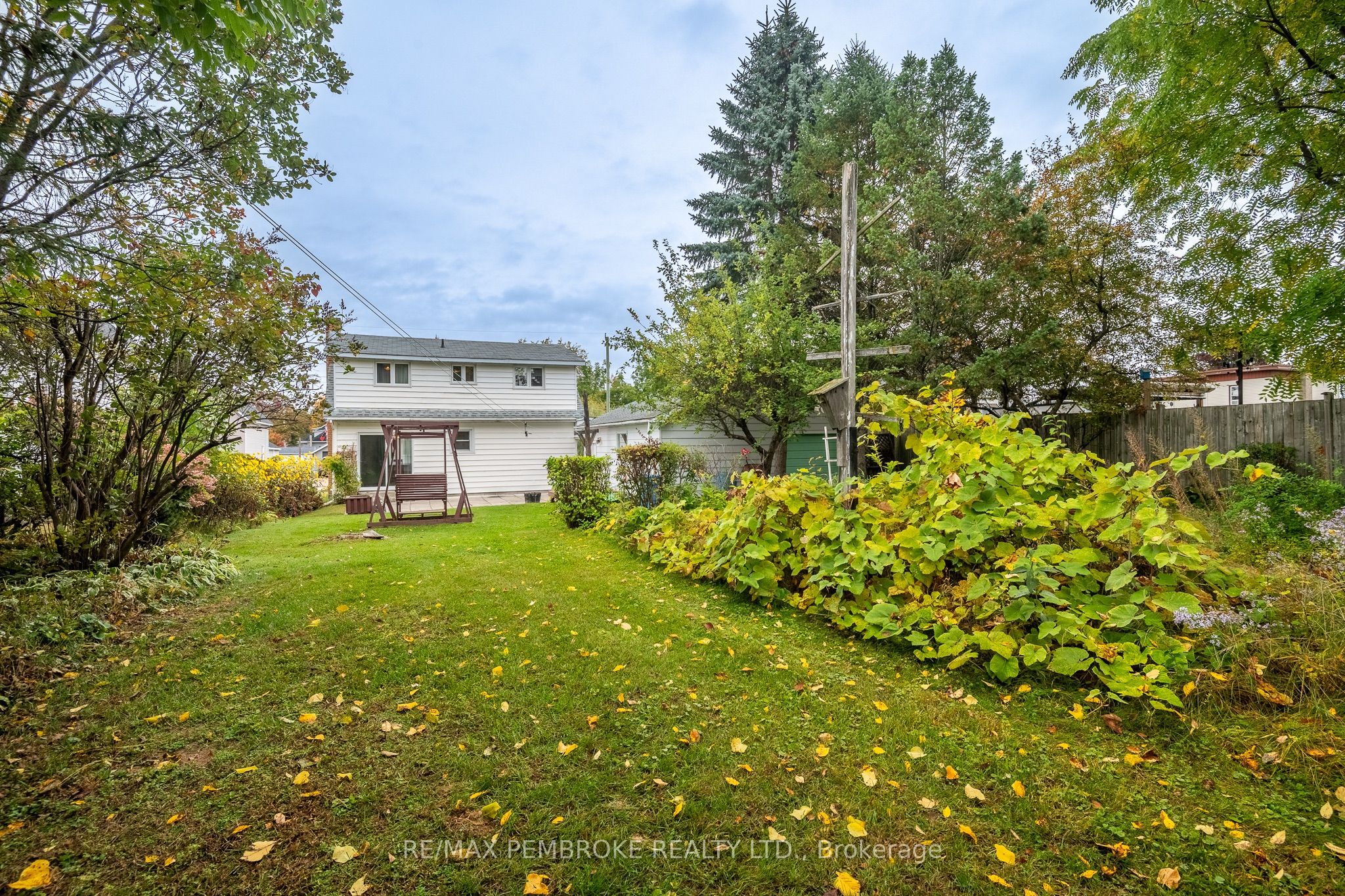 624 Hamilton Street W Property Photo 37