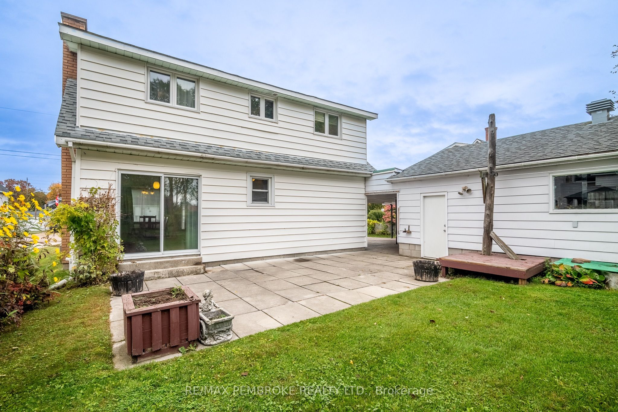 624 Hamilton Street W Property Photo 38