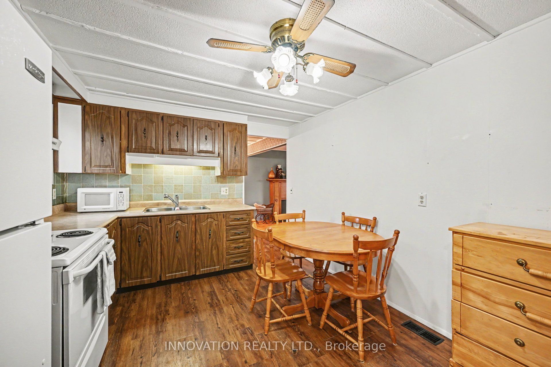 170 Adelaide Street Property Photo 3