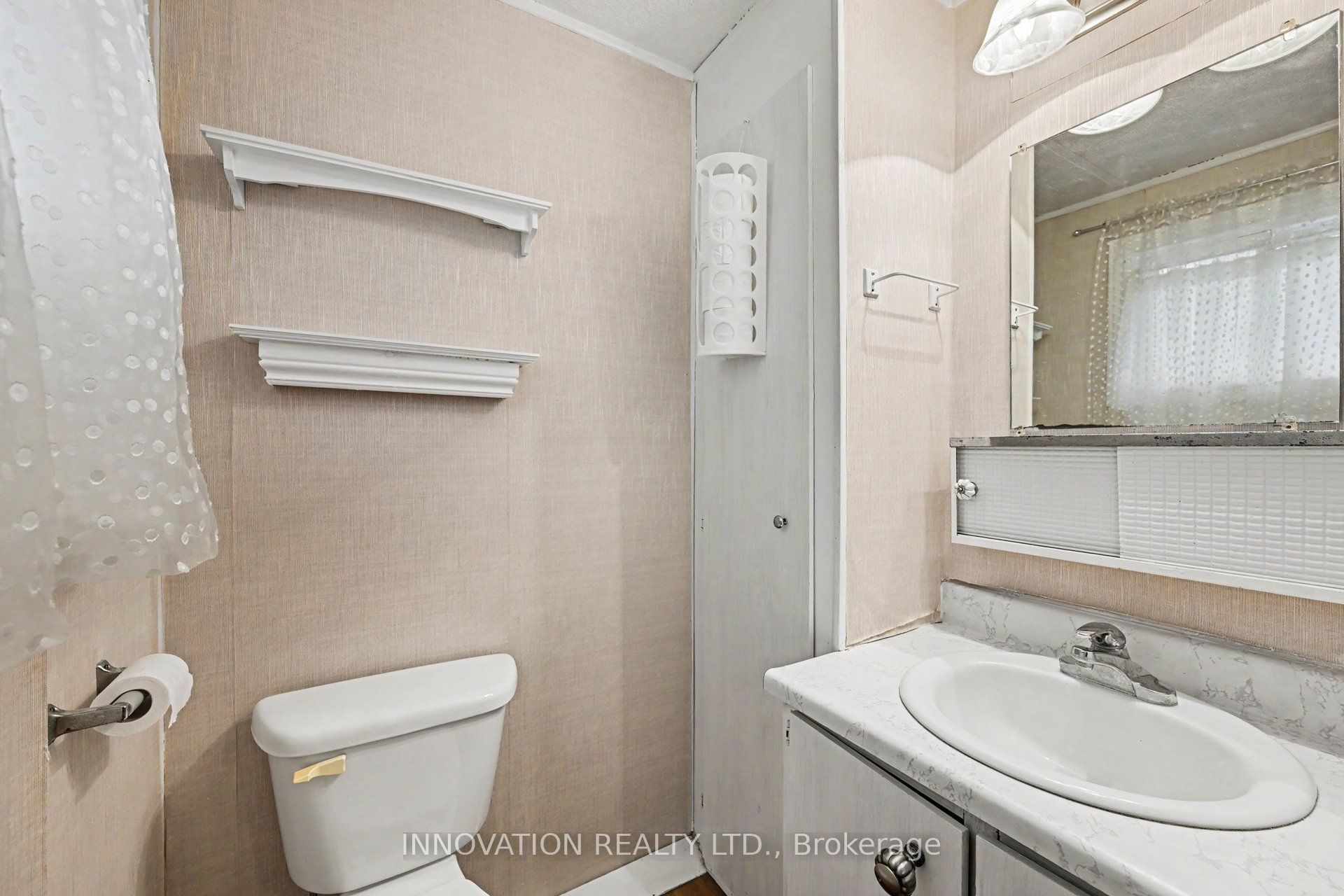 170 Adelaide Street Property Photo 16