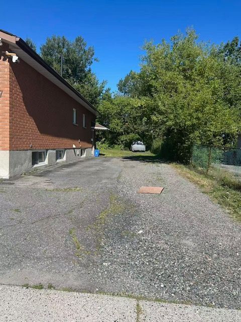 257 Leslie Street Property Photo 2