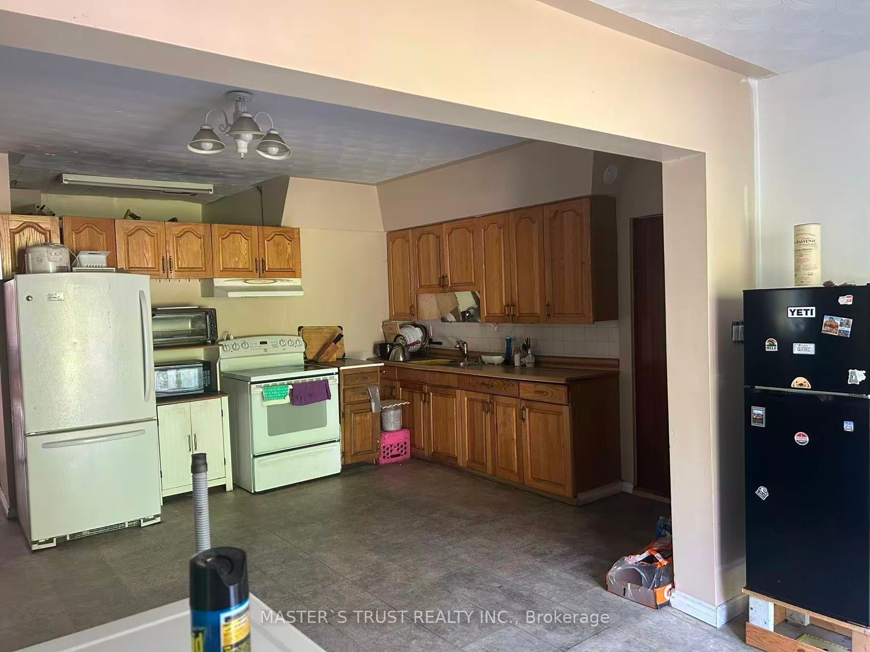257 Leslie Street Property Photo 6