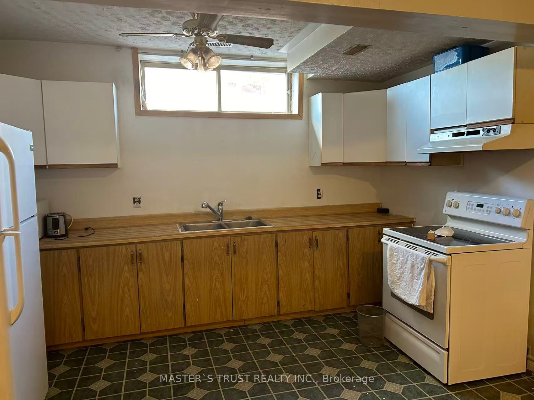 257 Leslie Street Property Photo 13