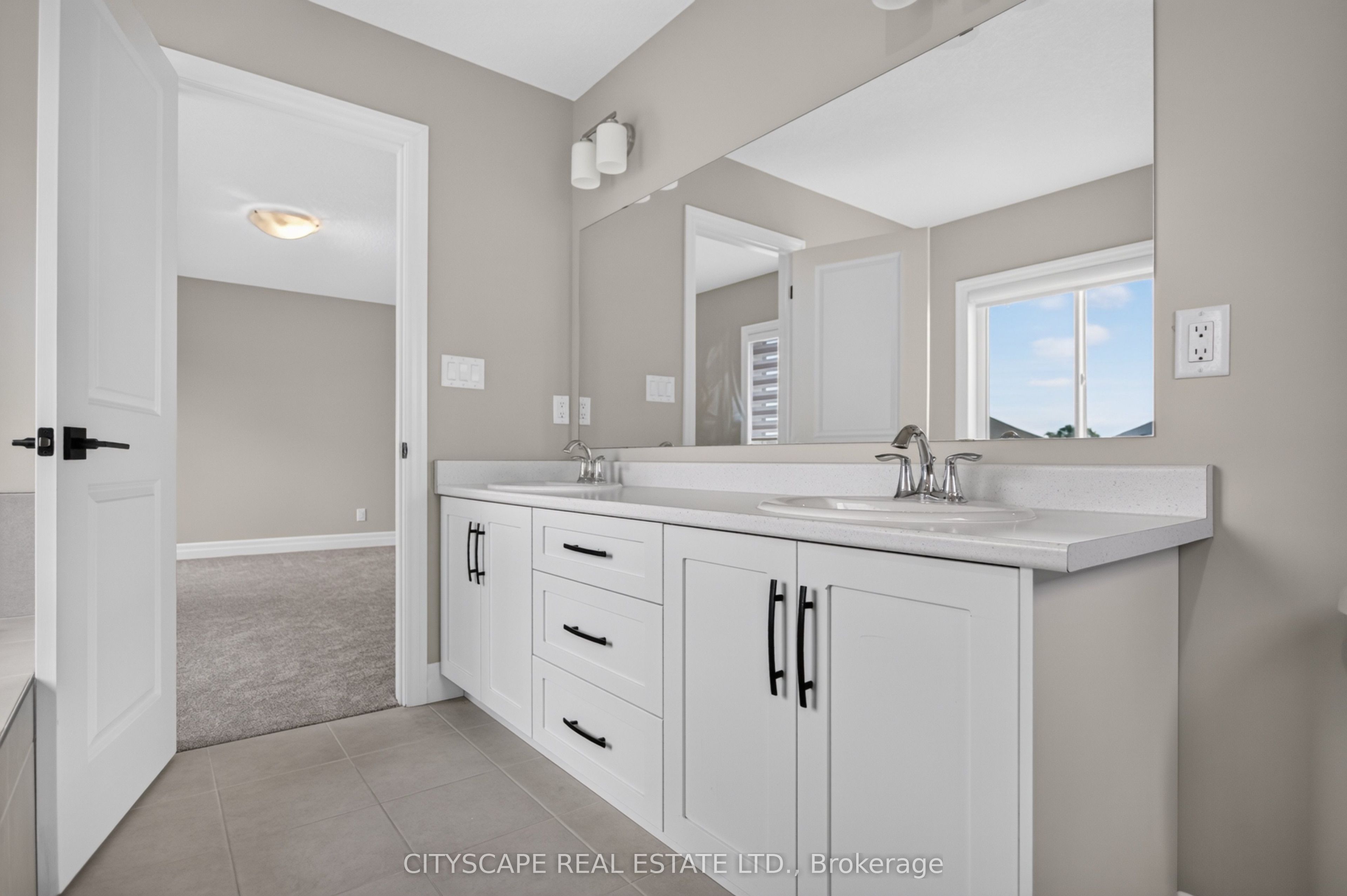 68 Davidson Drive W Property Photo 20