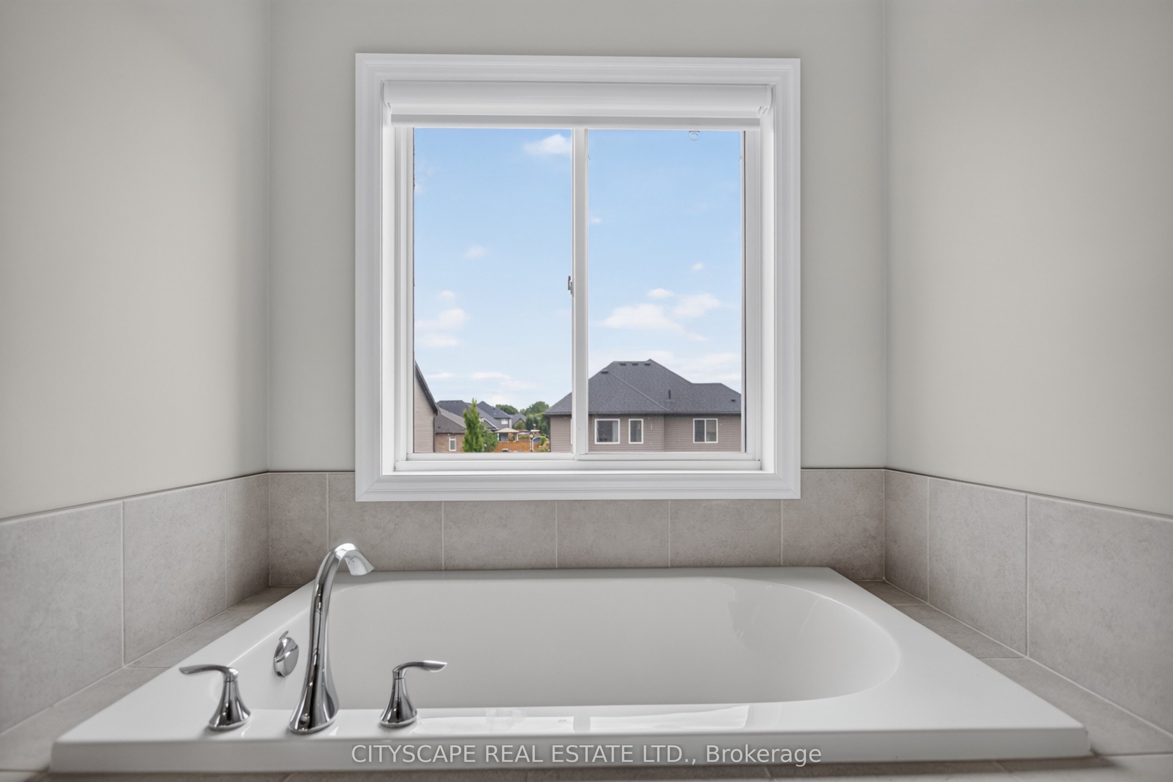 68 Davidson Drive W Property Photo 24