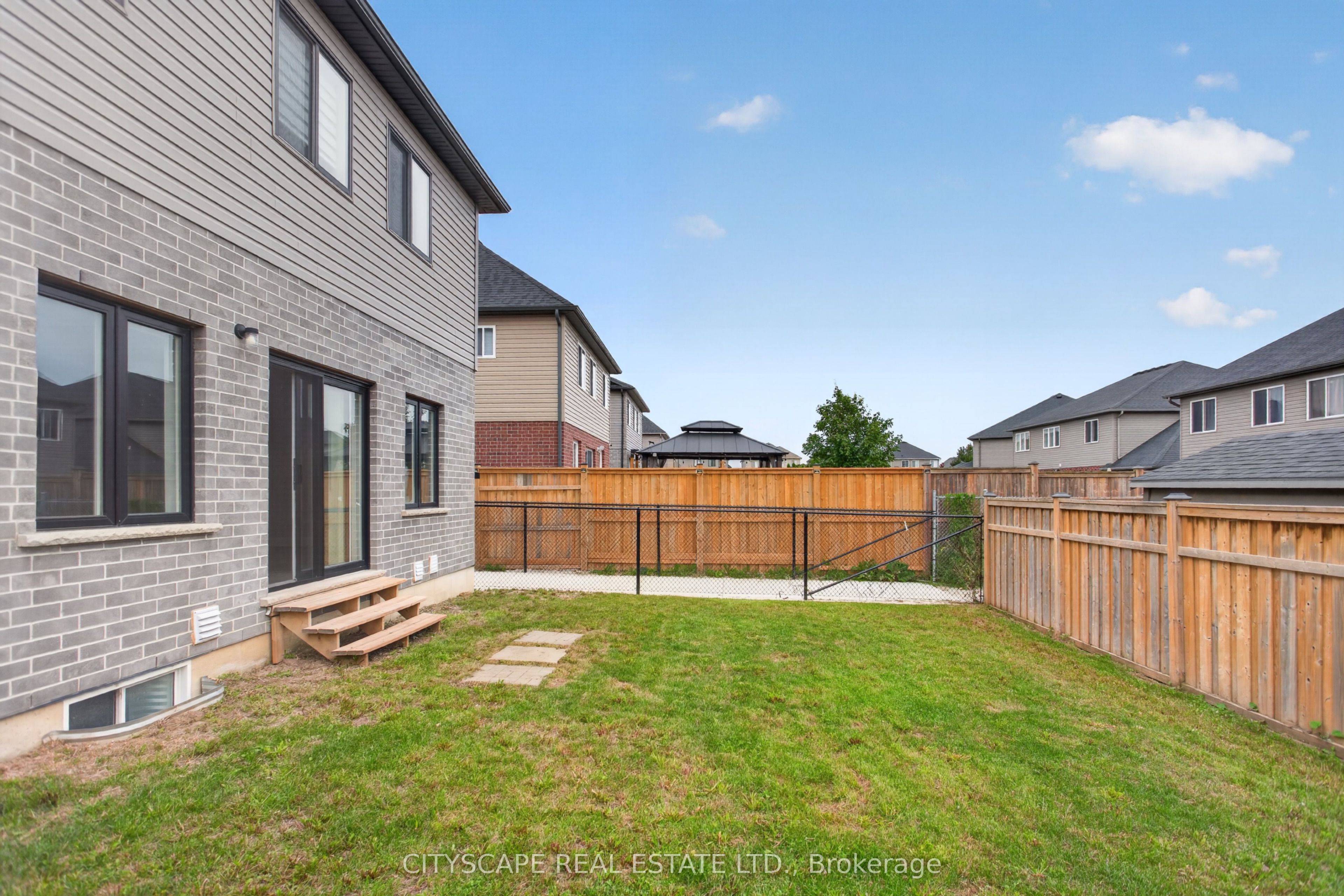 68 Davidson Drive W Property Photo 46