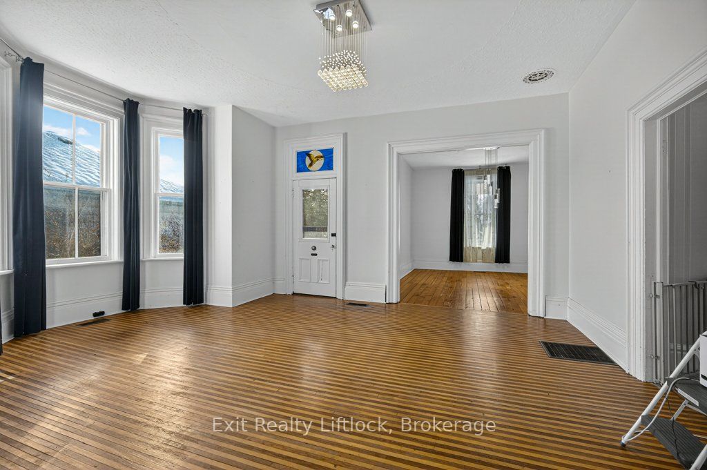 212 Barnardo Avenue Property Photo 10