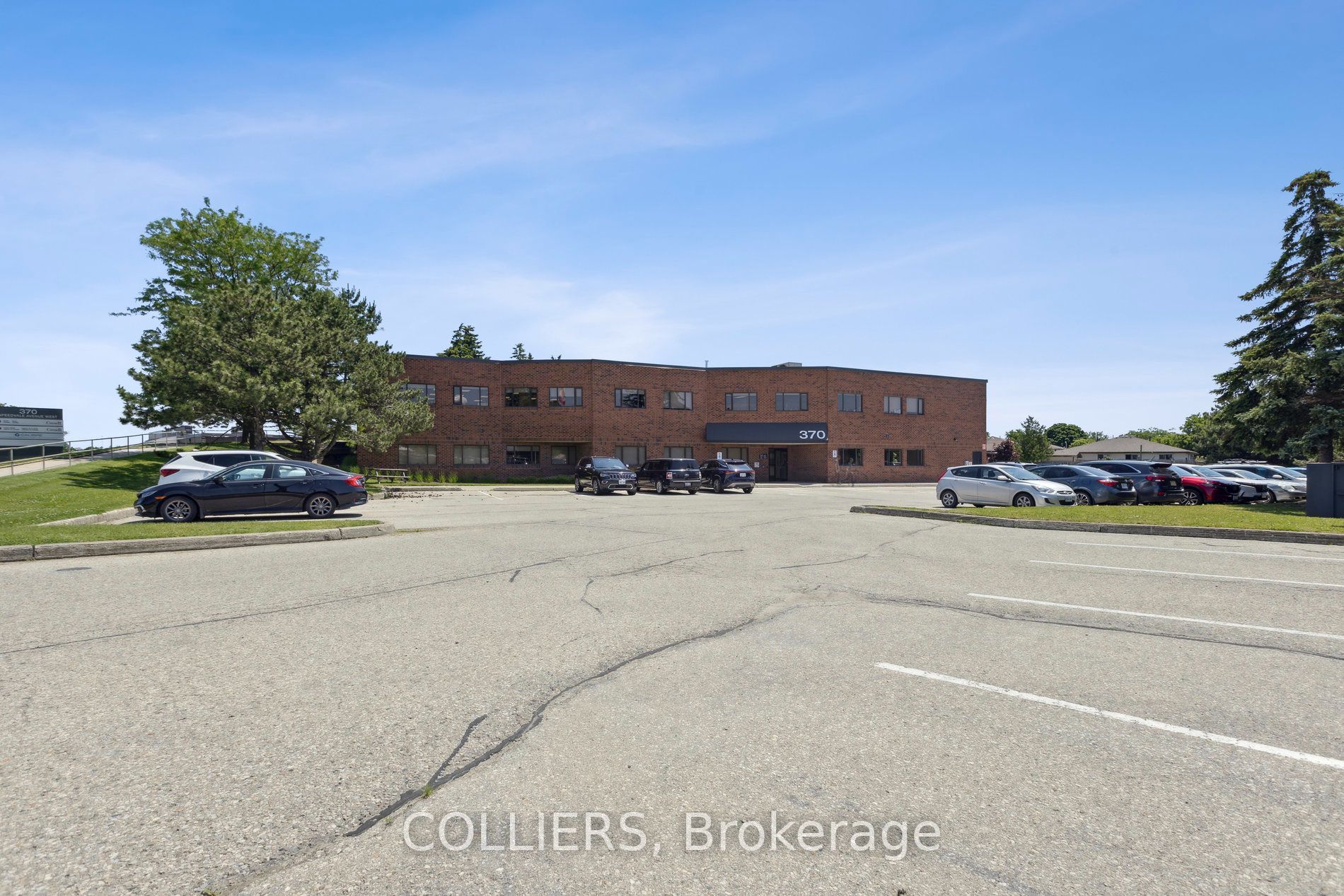 370 Speedvale Avenue 102 Property Photo 2