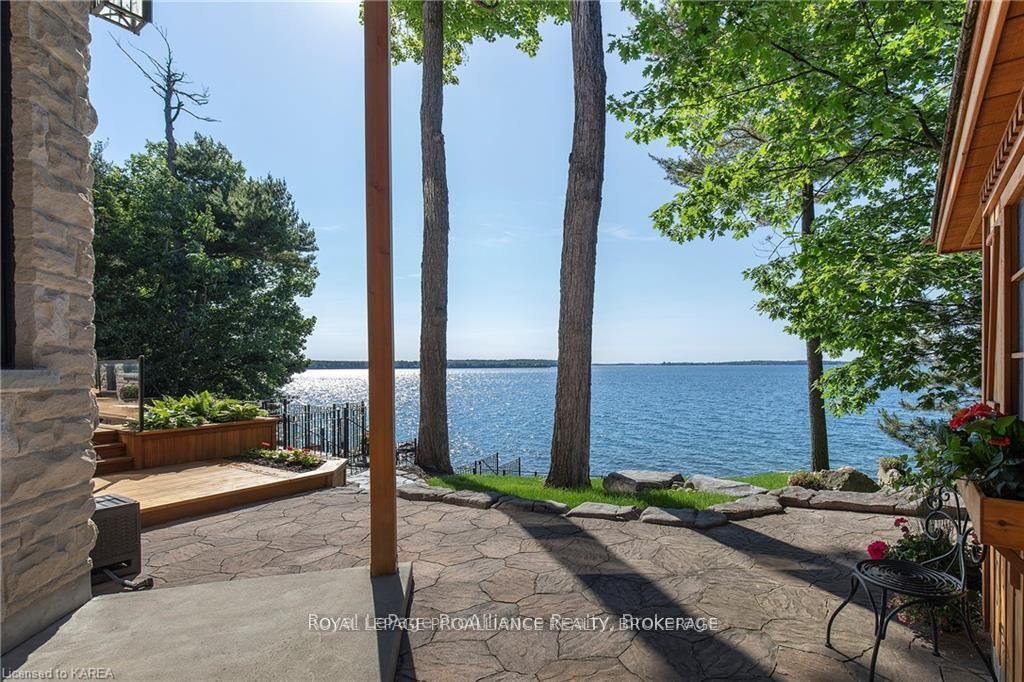 1618 St Lawrence Avenue Property Photo 6