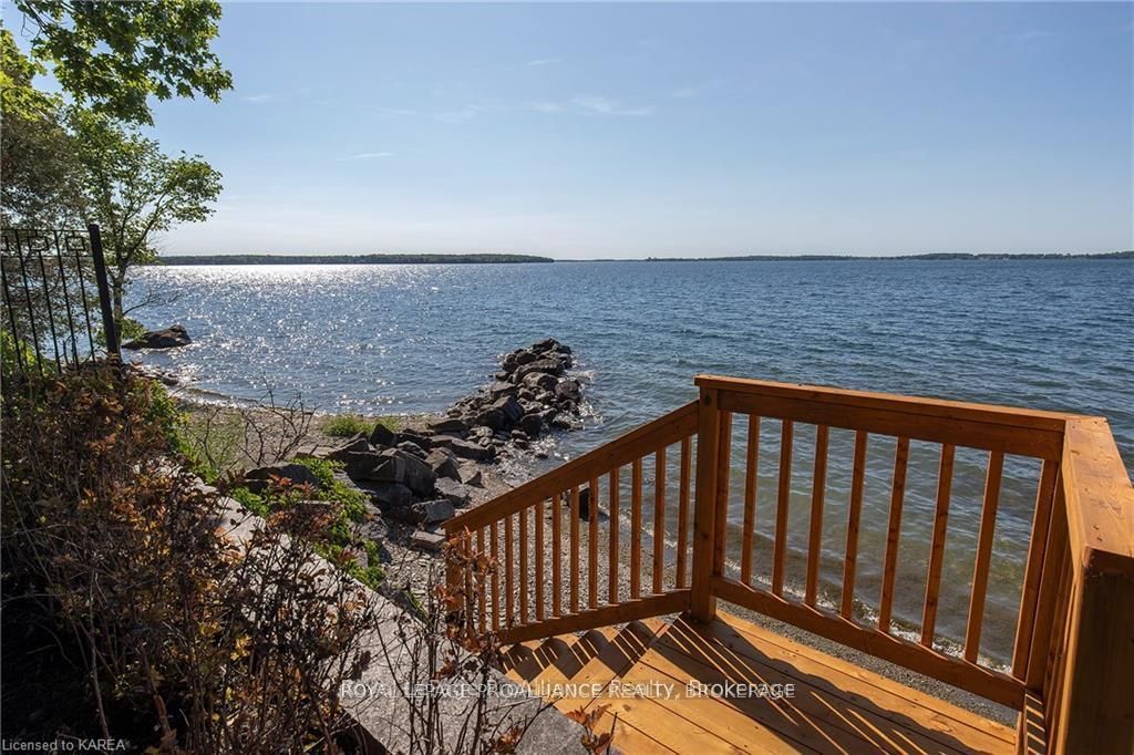 1618 St Lawrence Avenue Property Photo 9