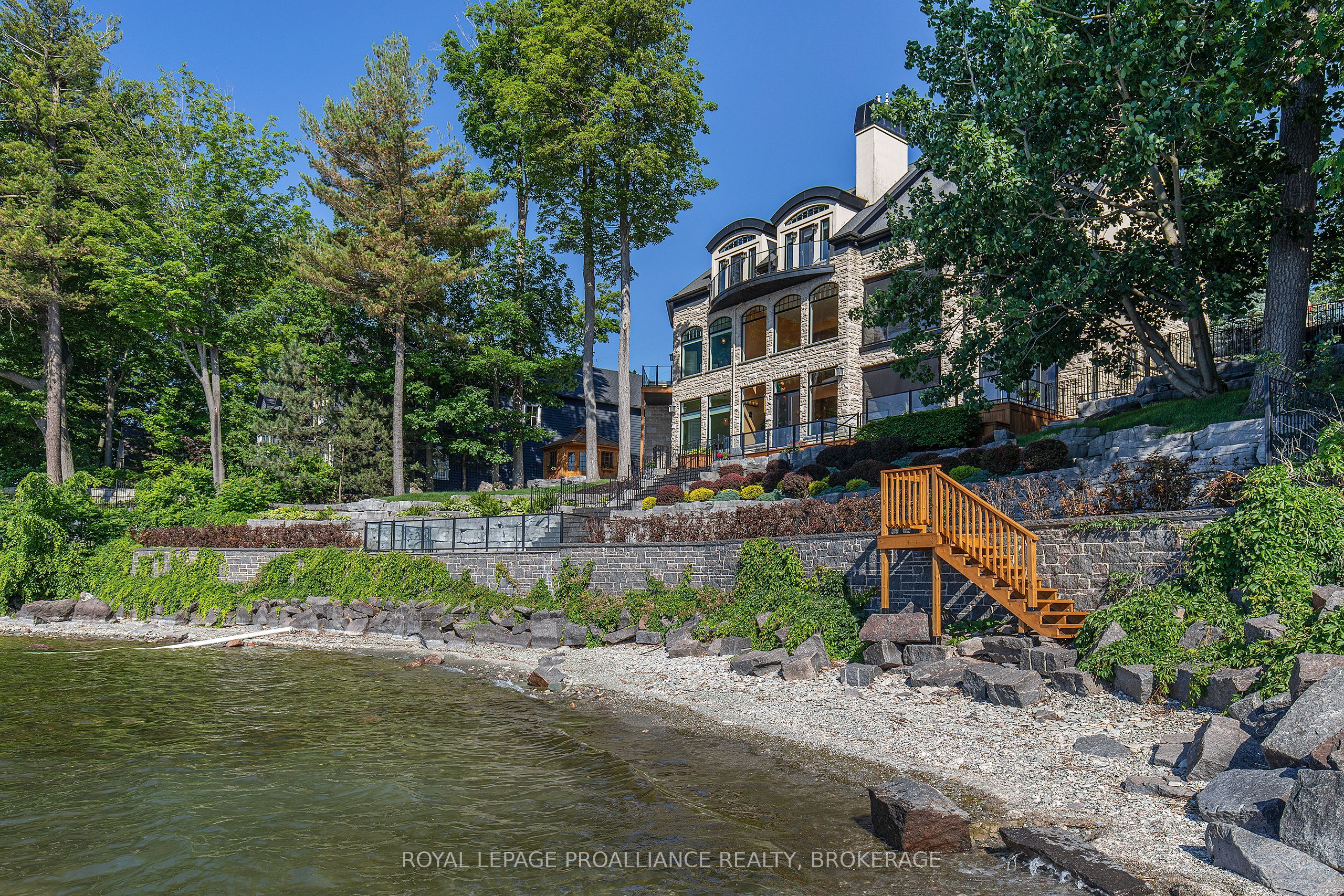 1618 St Lawrence Avenue Property Photo 10