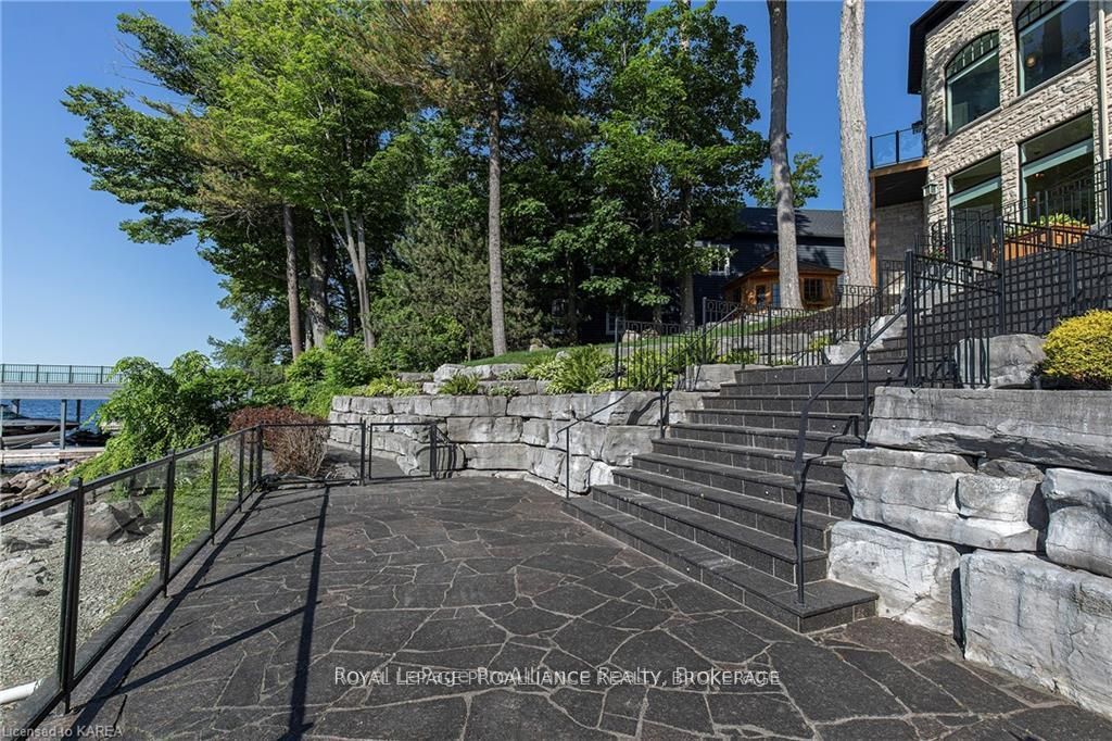 1618 St Lawrence Avenue Property Photo 12