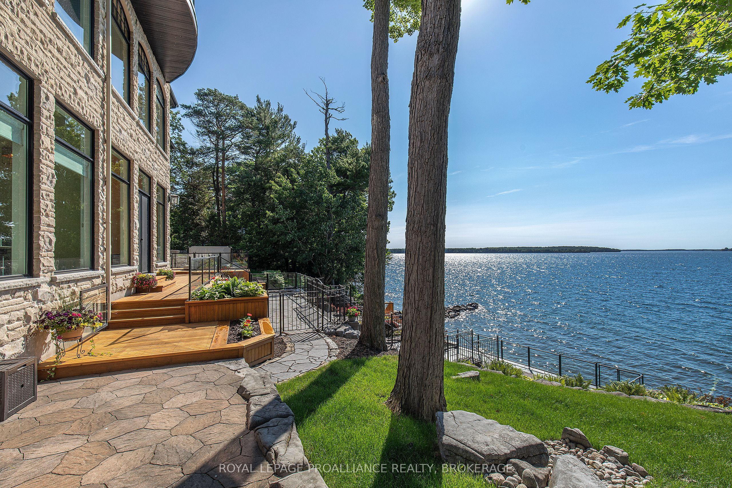 1618 St Lawrence Avenue Property Photo 17