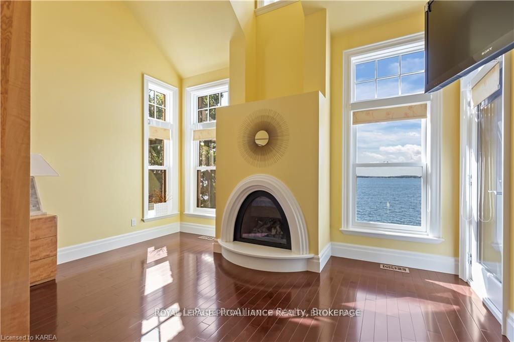 1618 St Lawrence Avenue Property Photo 23