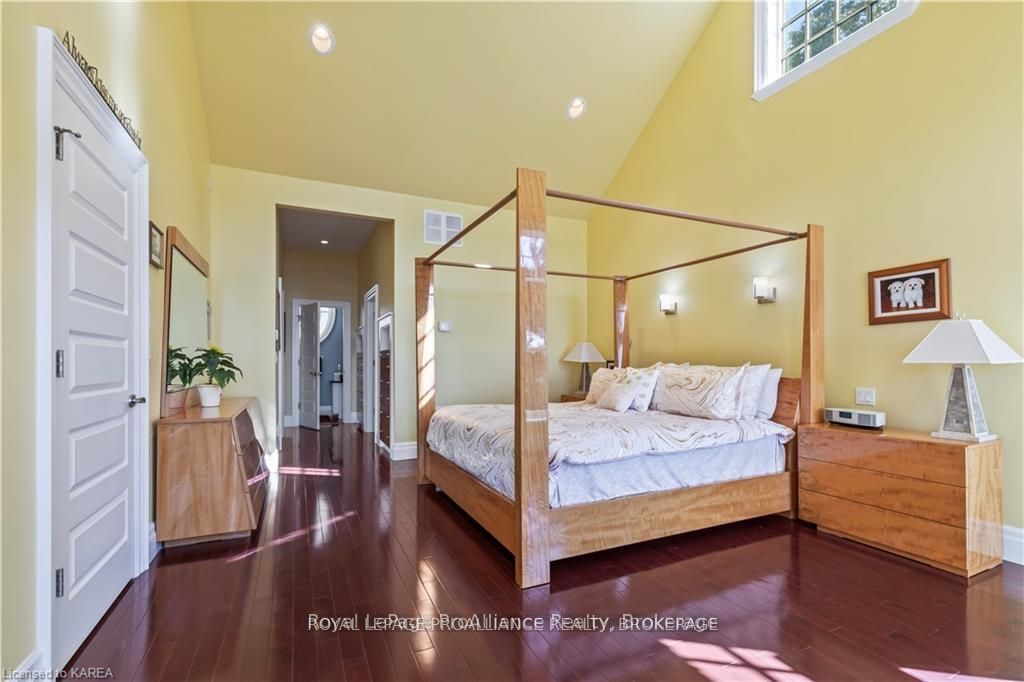 1618 St Lawrence Avenue Property Photo 24