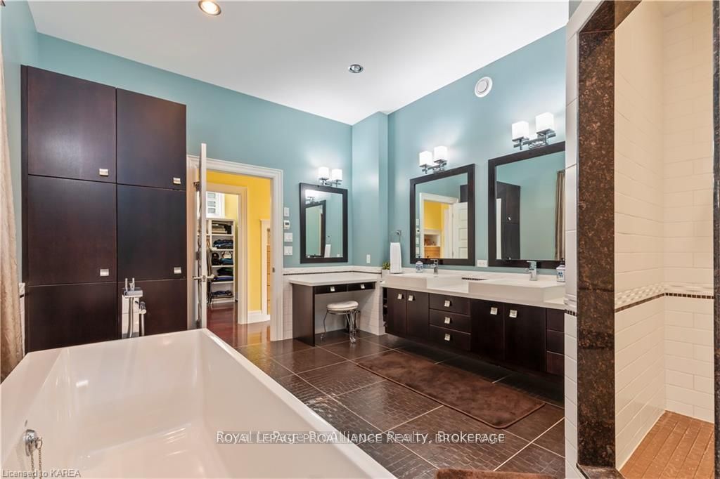 1618 St Lawrence Avenue Property Photo 25