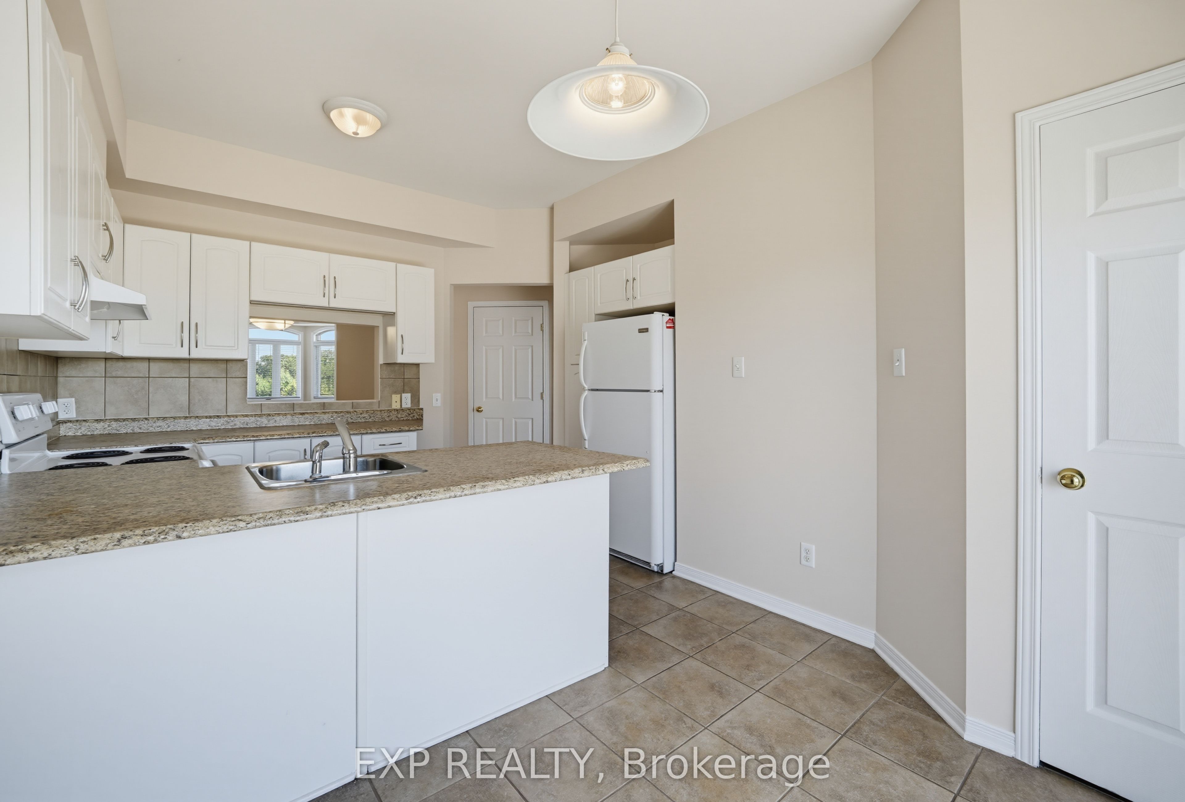 190 Rustic Hills Crescent 7 Property Photo 3