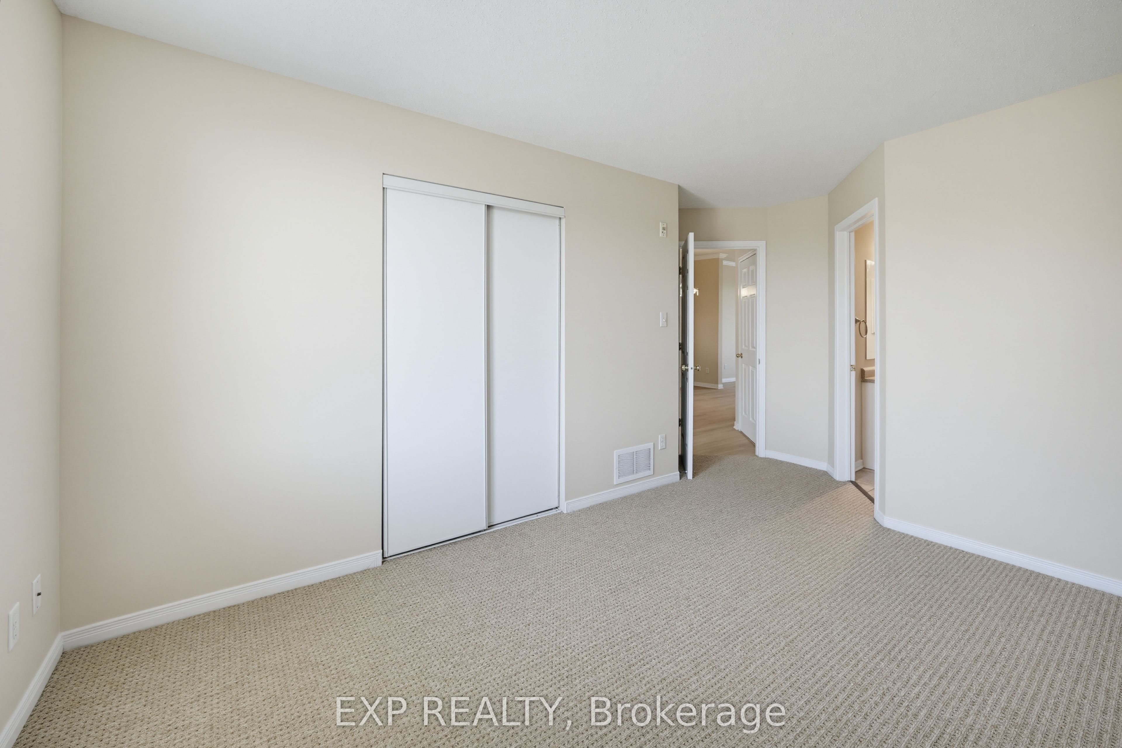 190 Rustic Hills Crescent 7 Property Photo 10