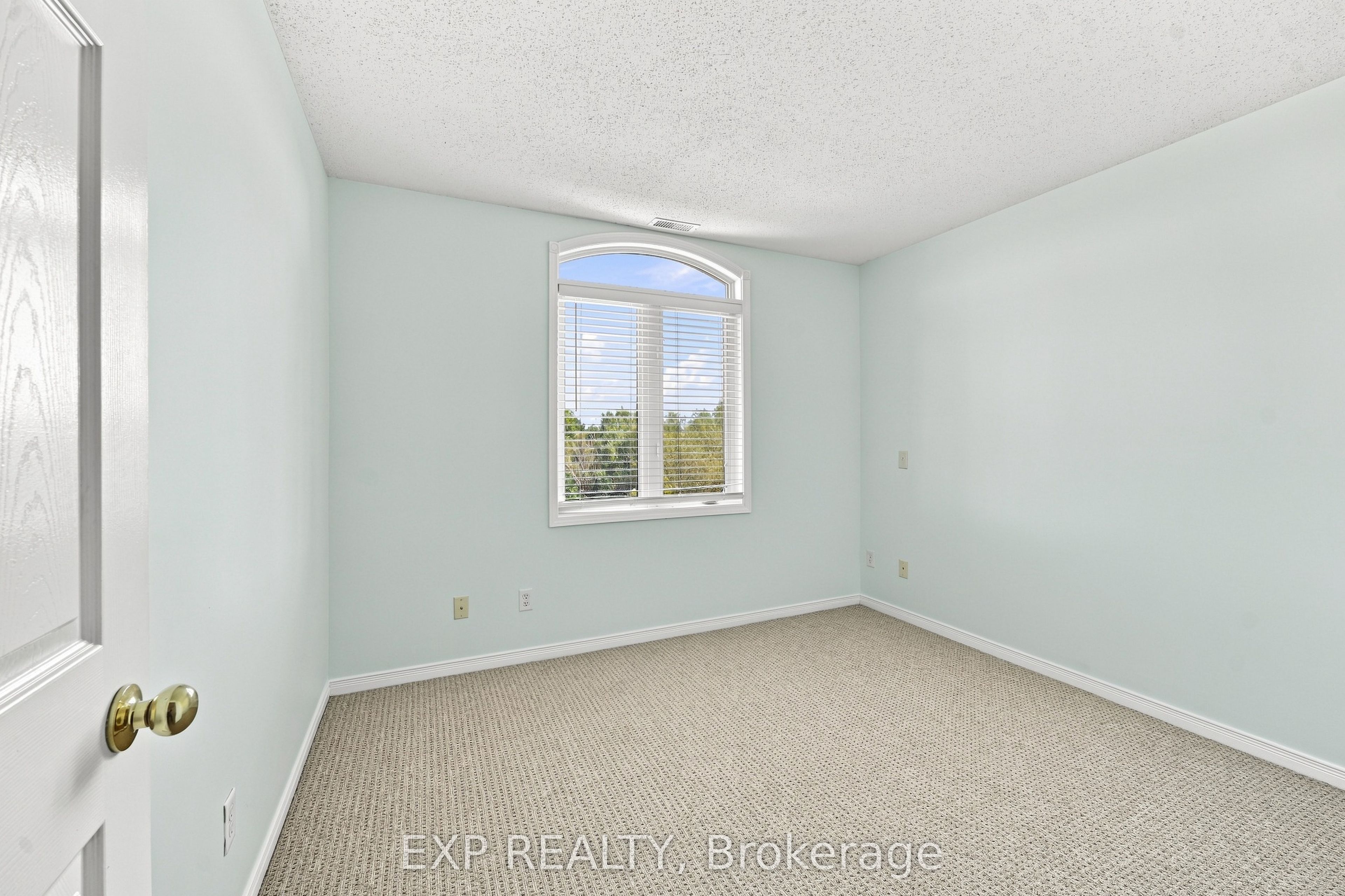 190 Rustic Hills Crescent 7 Property Photo 12