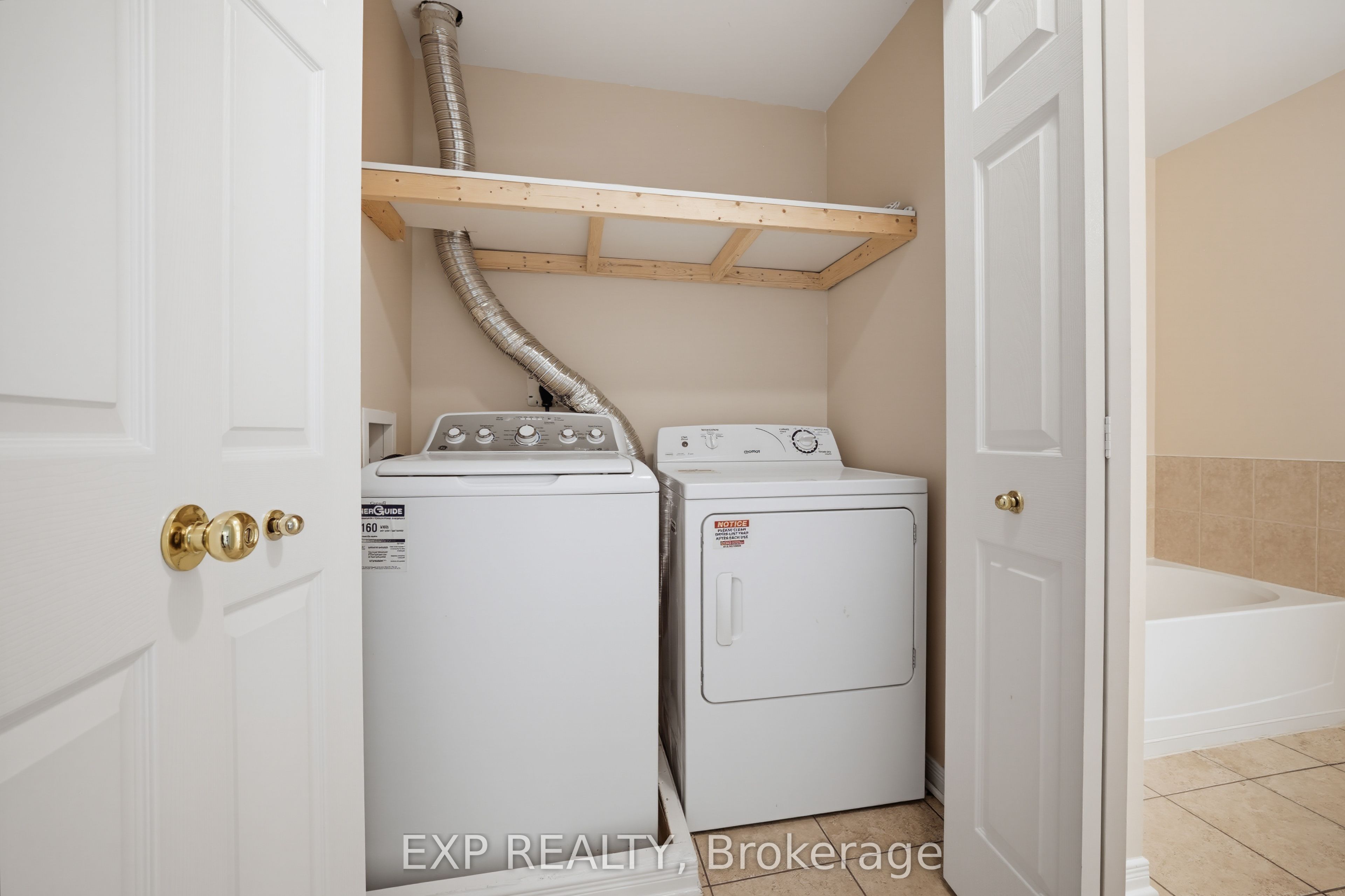 190 Rustic Hills Crescent 7 Property Photo 13