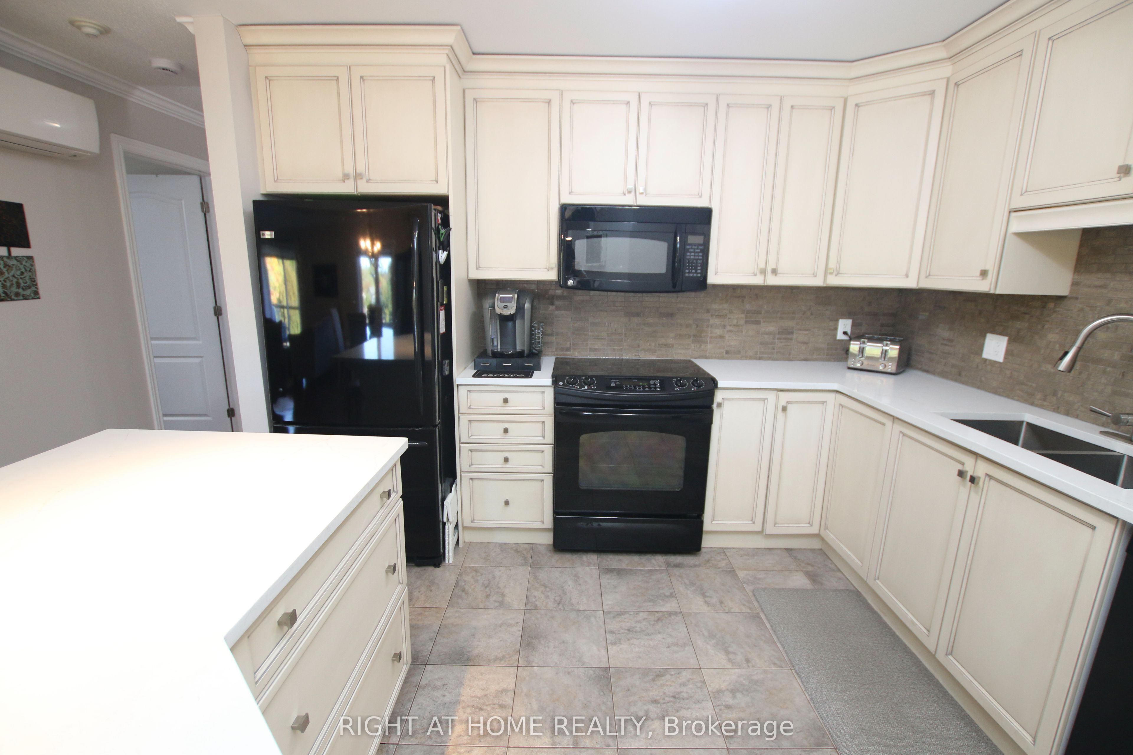 2 Warner Street 301 Property Photo 8