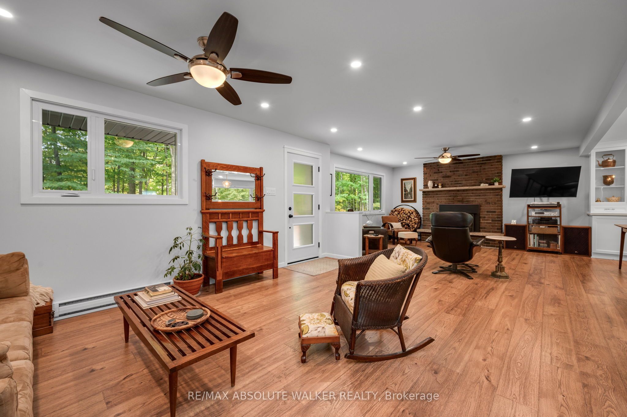 1679 Century Road E Property Photo 4