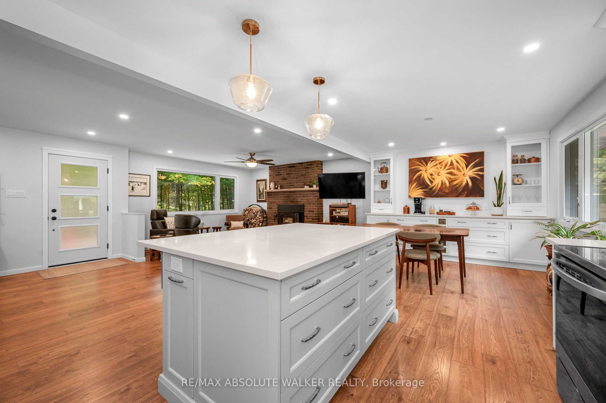 1679 Century Road E Property Photo 9