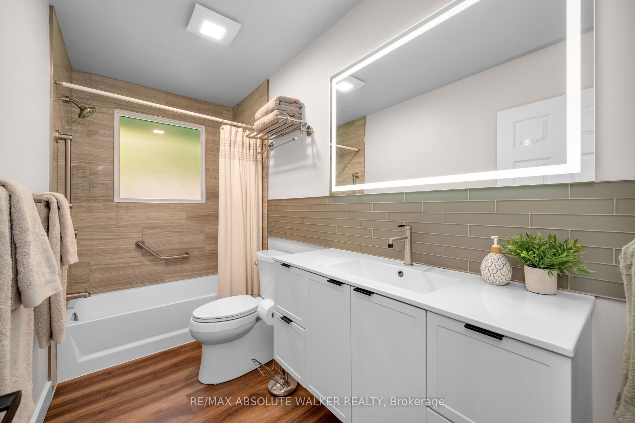 1679 Century Road E Property Photo 12