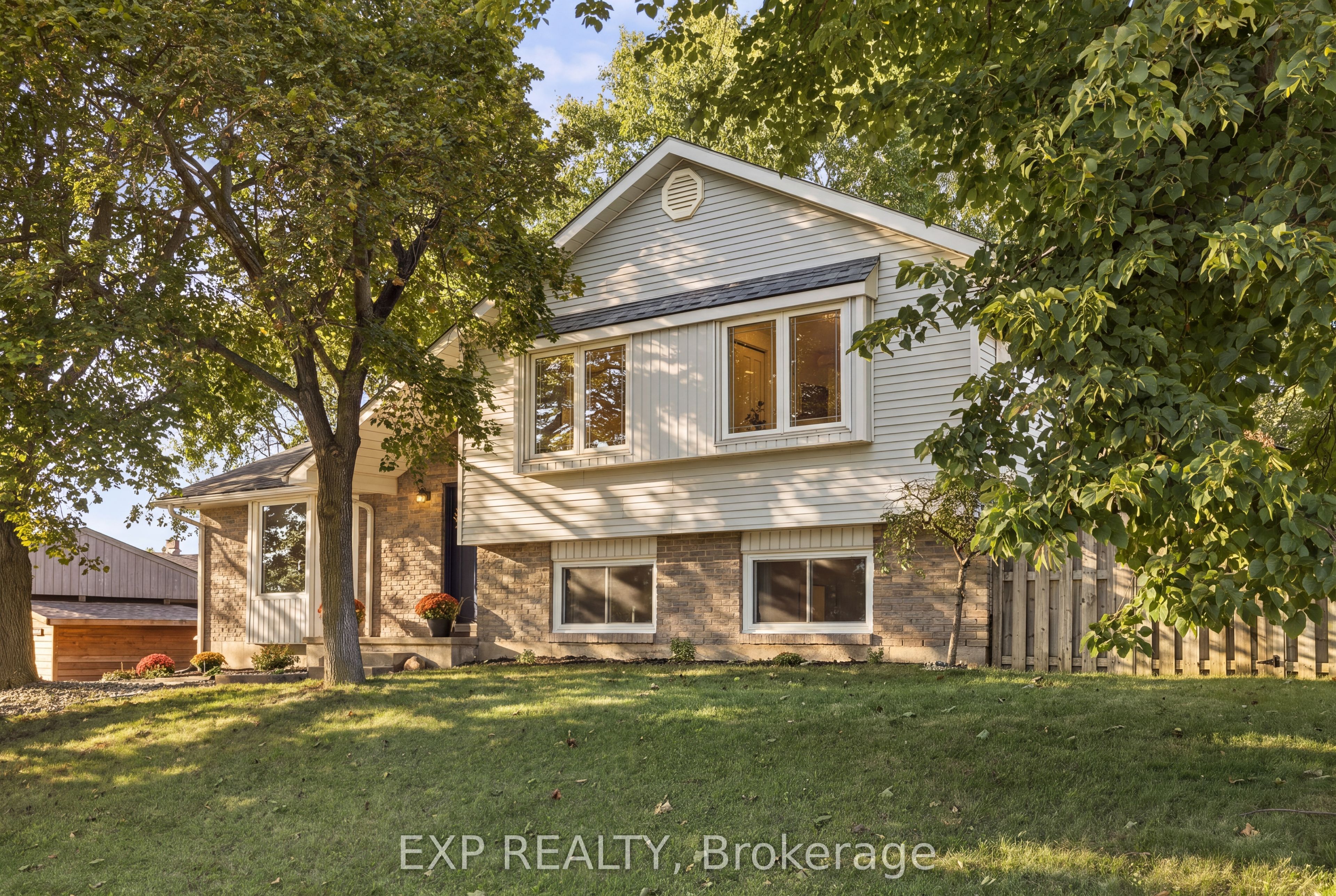 178 Laurentian Drive Property Photo 1