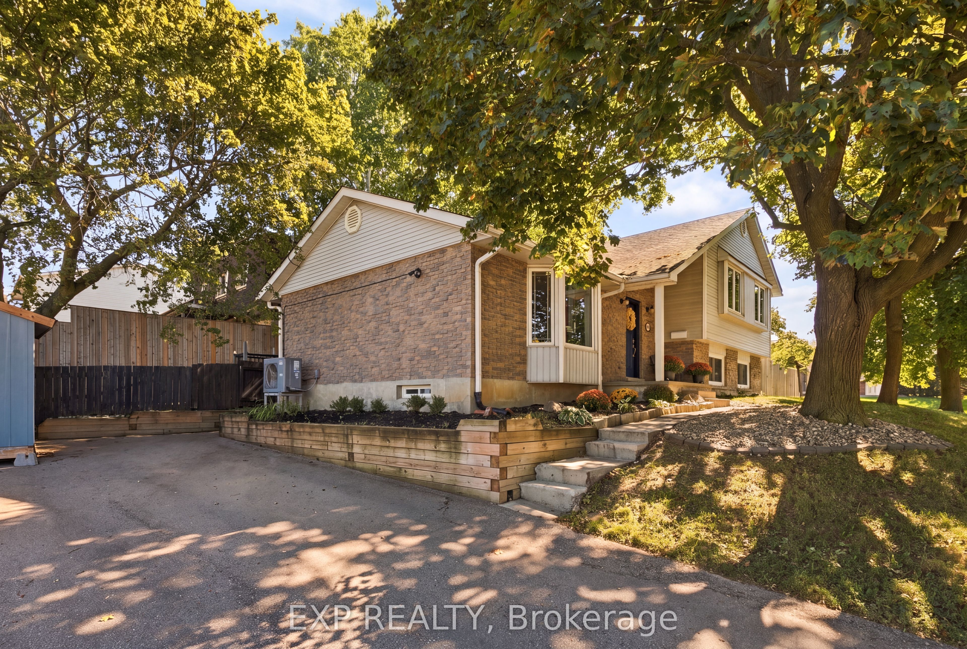 178 Laurentian Drive Property Photo 3