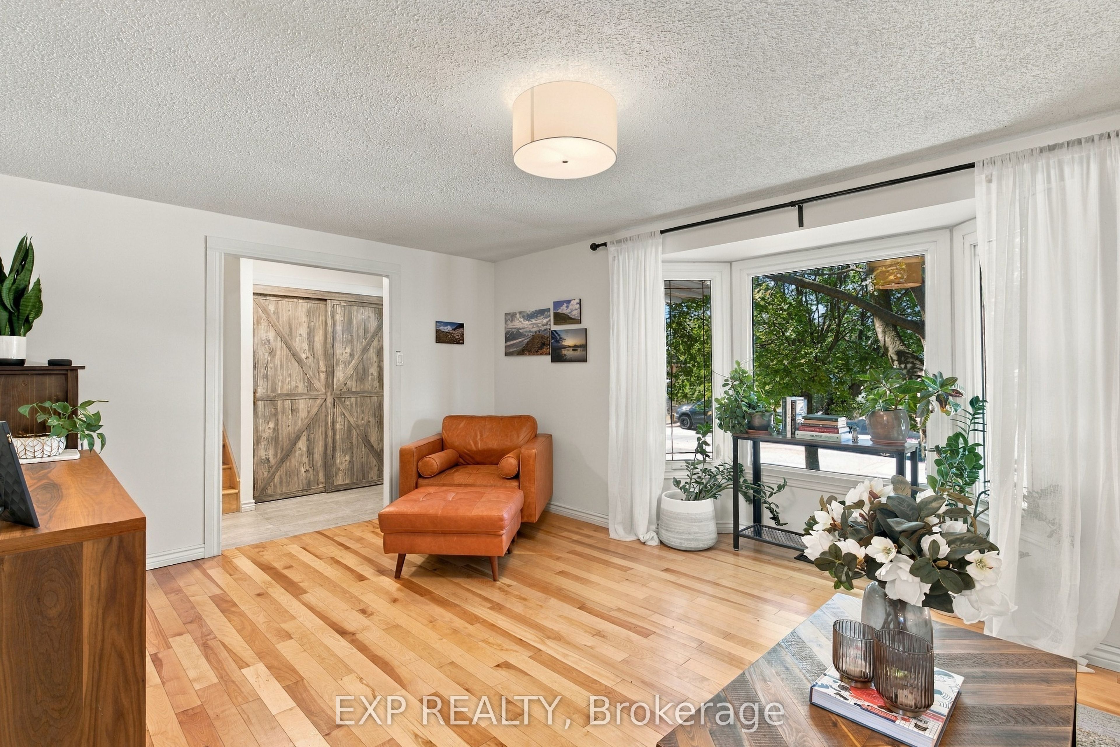 178 Laurentian Drive Property Photo 6