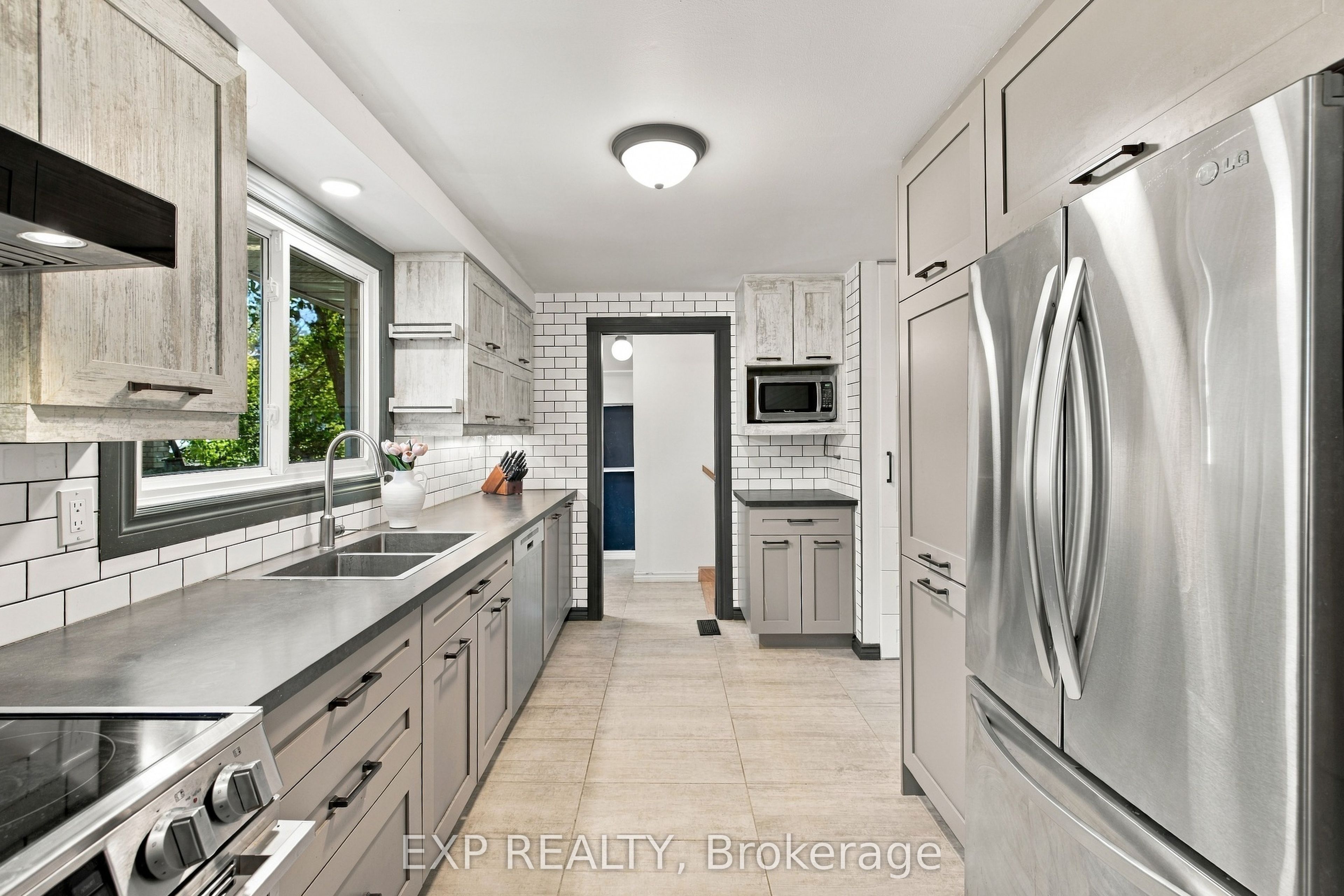 178 Laurentian Drive Property Photo 12