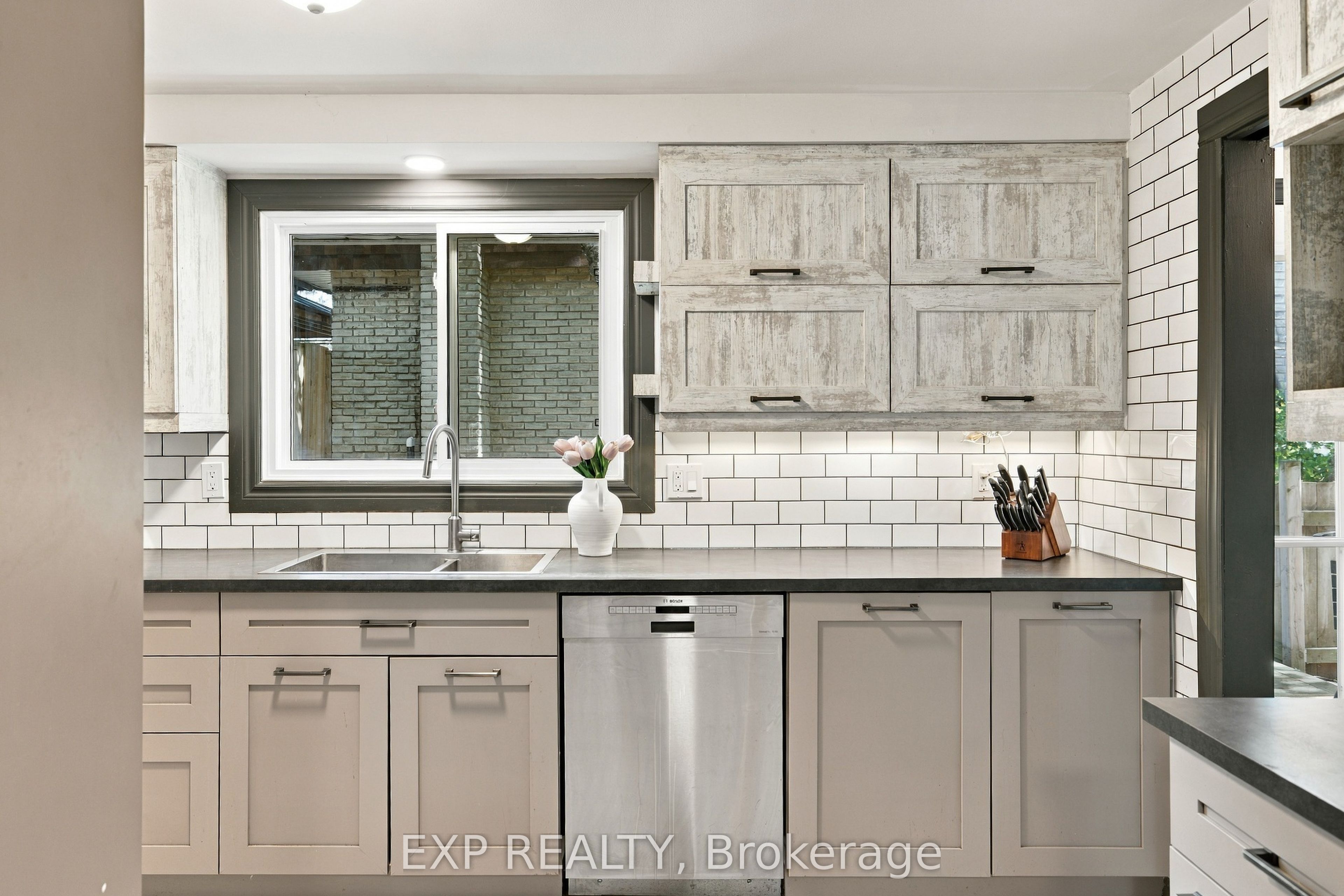 178 Laurentian Drive Property Photo 13