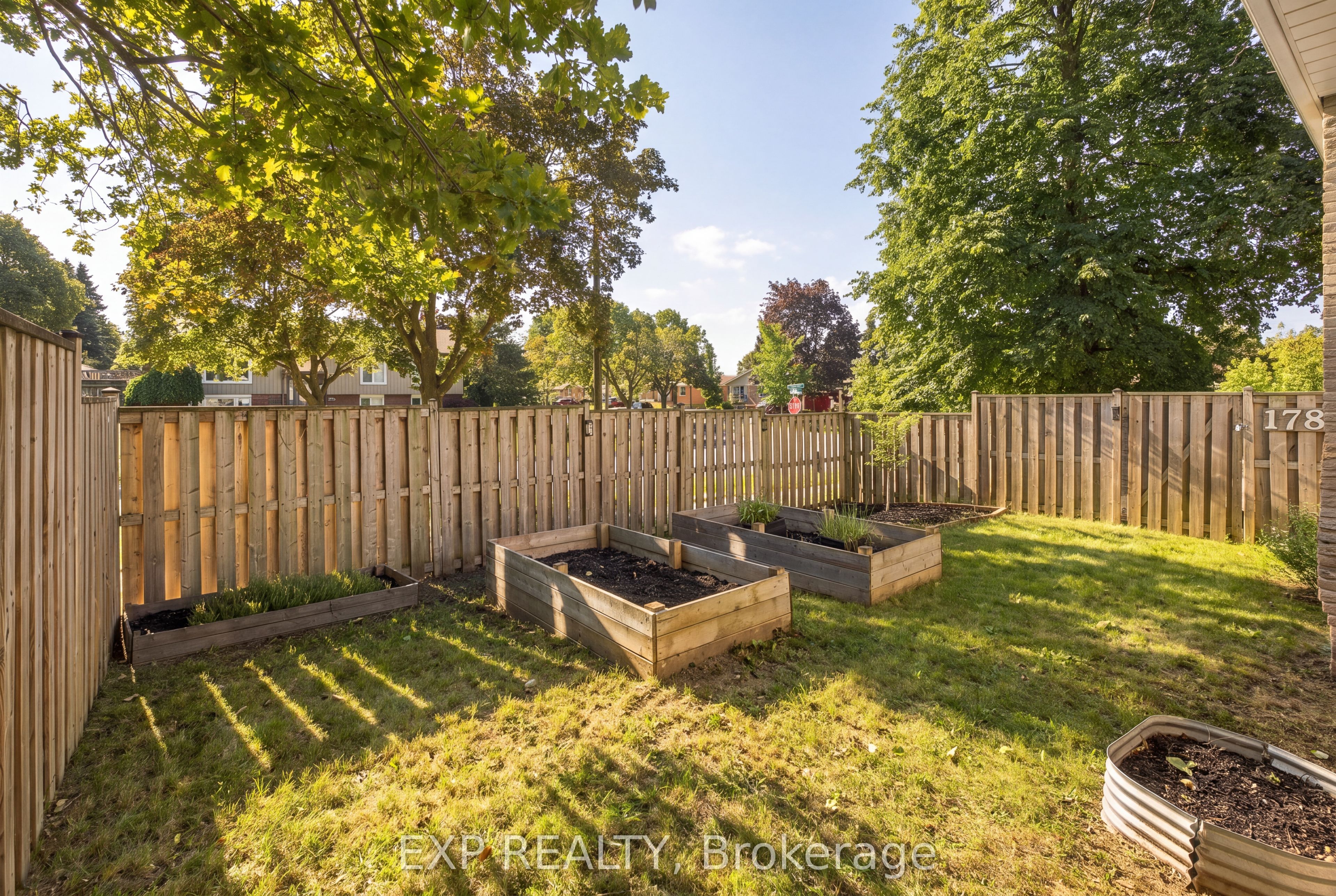 178 Laurentian Drive Property Photo 38