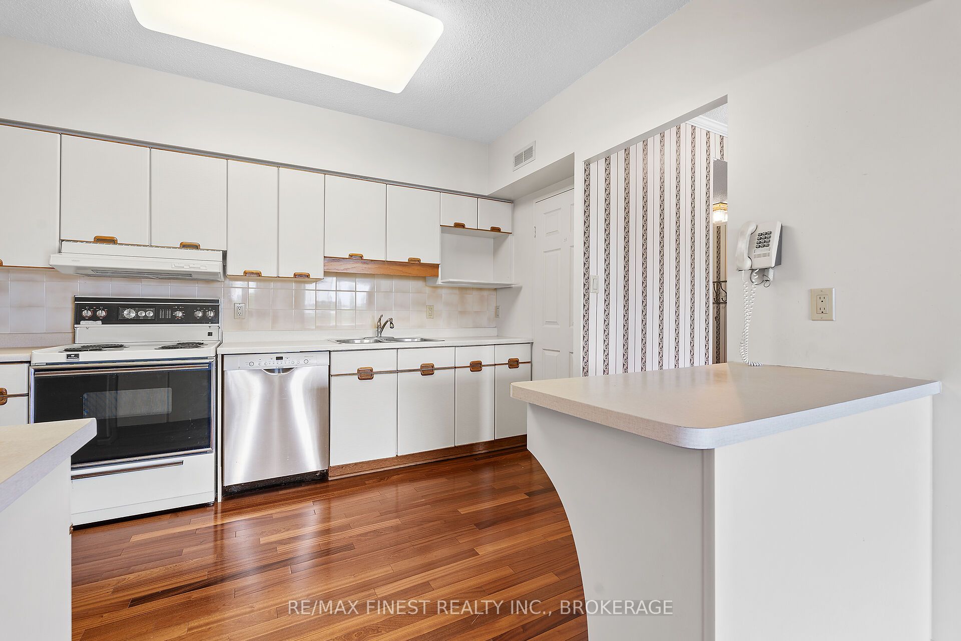 1000 King Street W 302 Property Photo 16