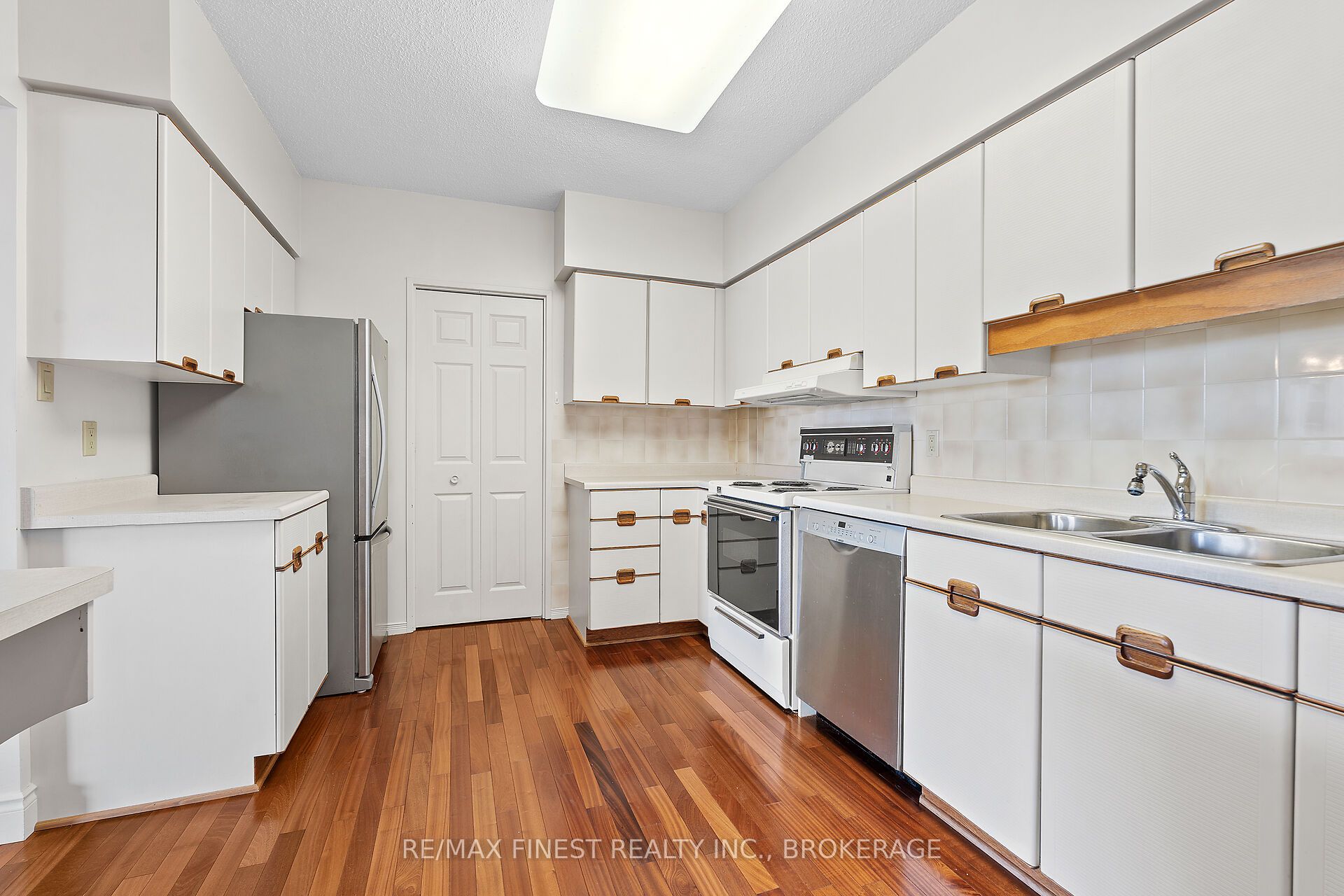 1000 King Street W 302 Property Photo 18