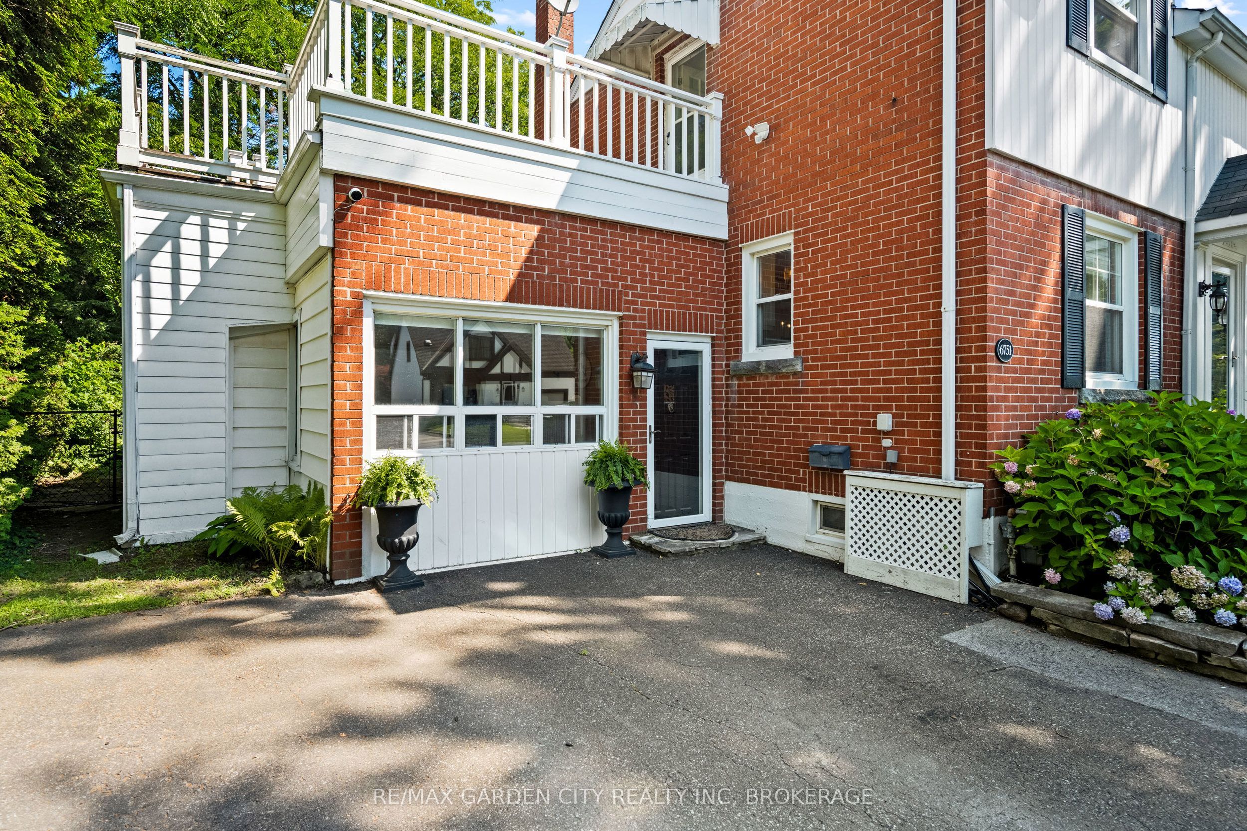 6751 Barker Street Property Photo 4