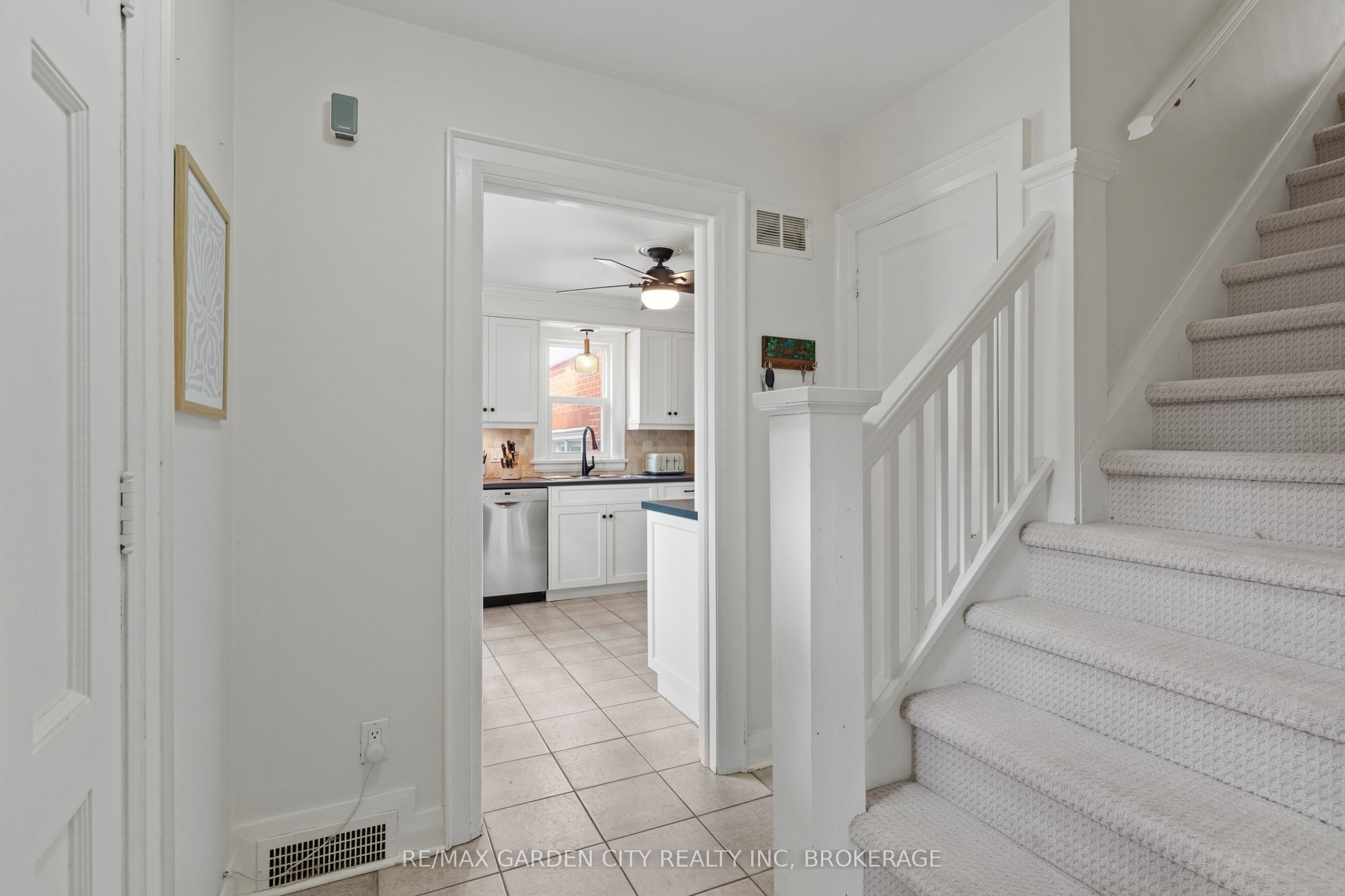 6751 Barker Street Property Photo 6