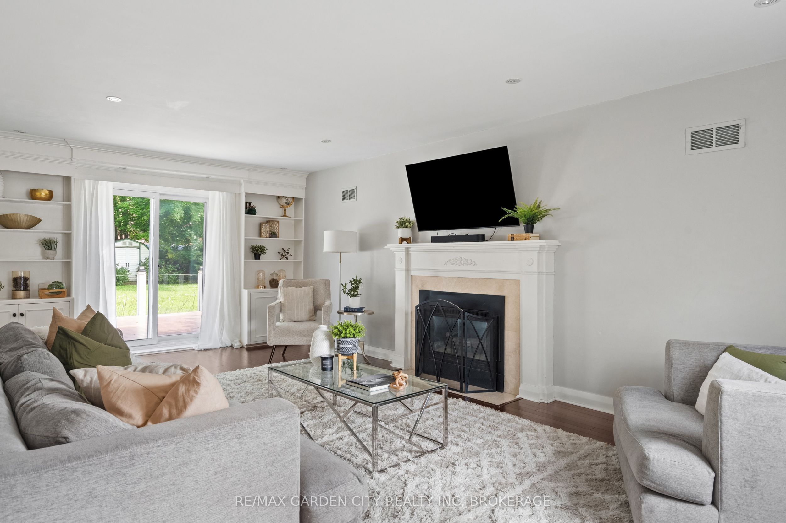 6751 Barker Street Property Photo 7