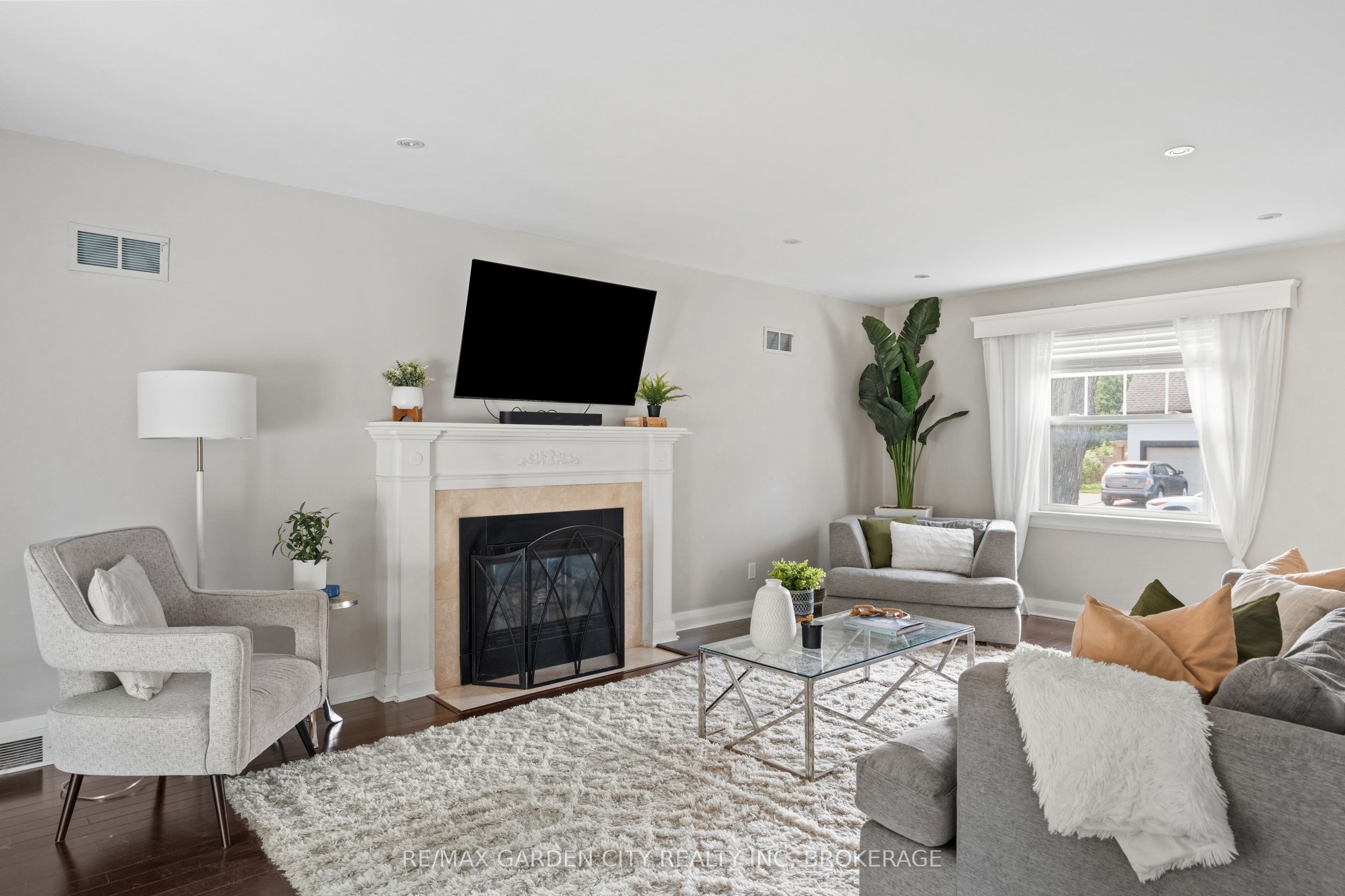 6751 Barker Street Property Photo 11